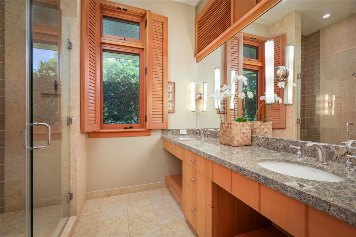 Kamuela Vacation Rentals, 5BD Estate Home at Mauna Kea Resort - Guest Suite bathroom (lower level)