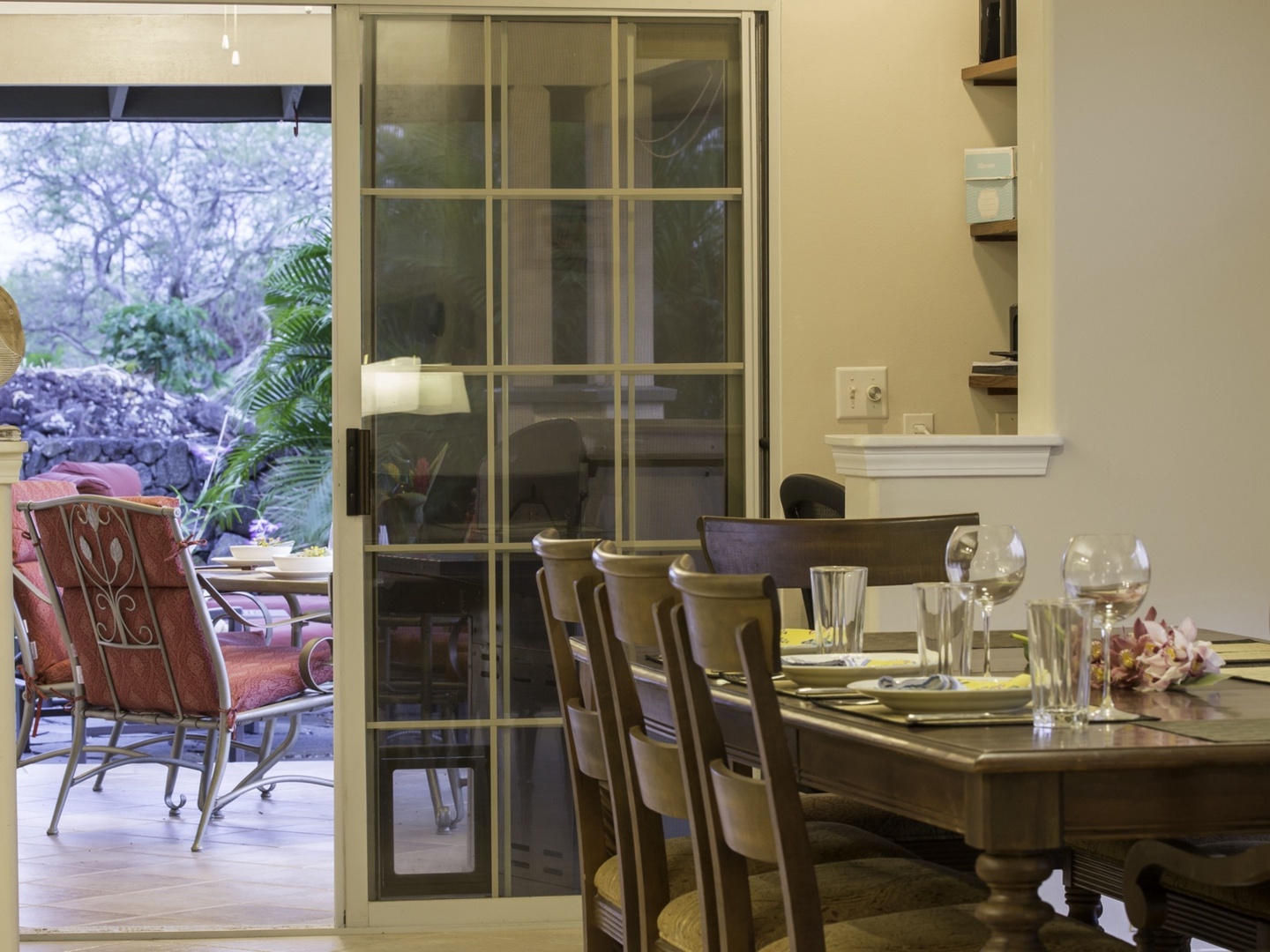 Kailua Kona Vacation Rentals, Hale Alaula - Ocean View - Dining area with direct access to the lanai.