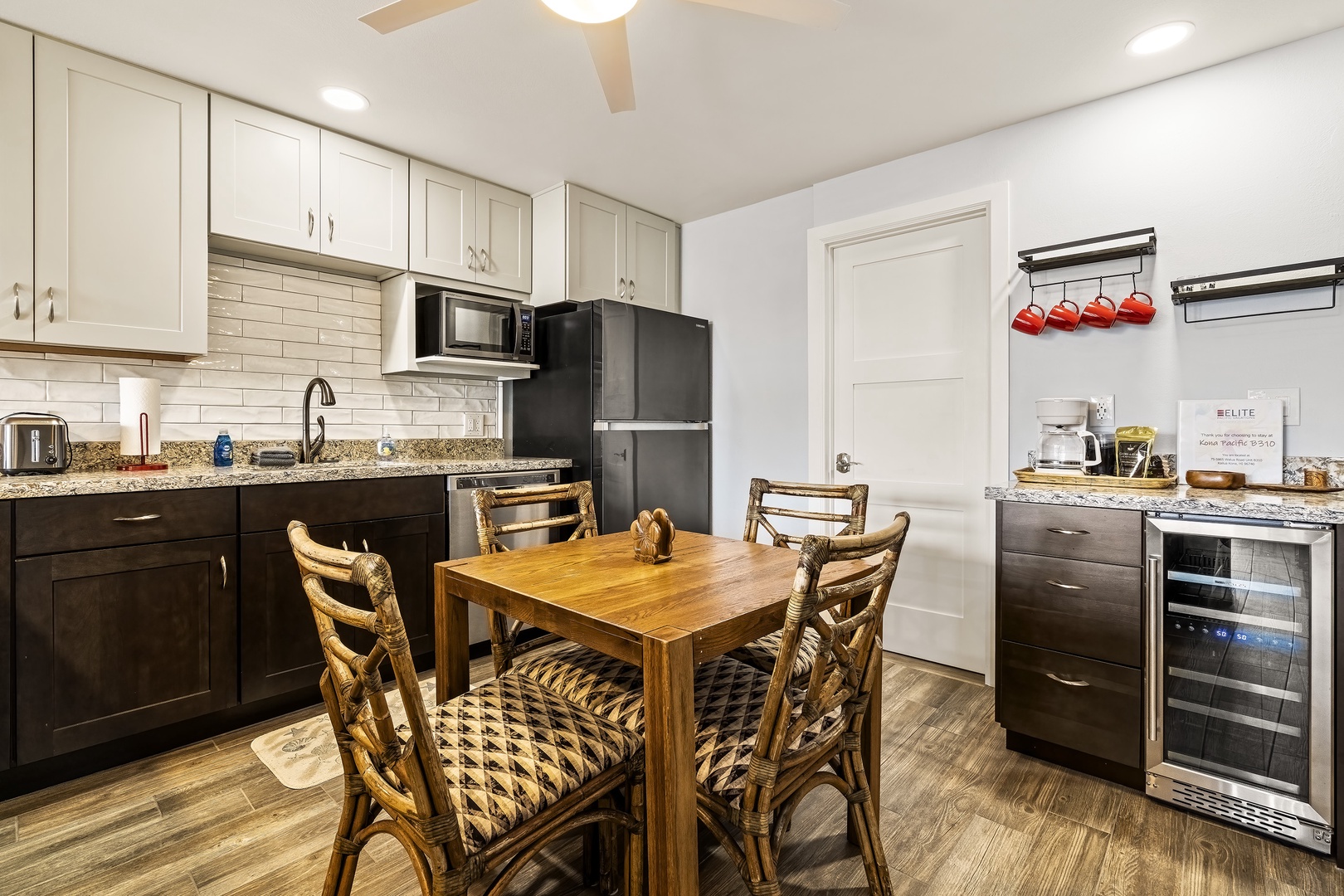 Kailua Kona Vacation Rentals, Kona Pacific B310 - Indoor dining in the spacious kitchen