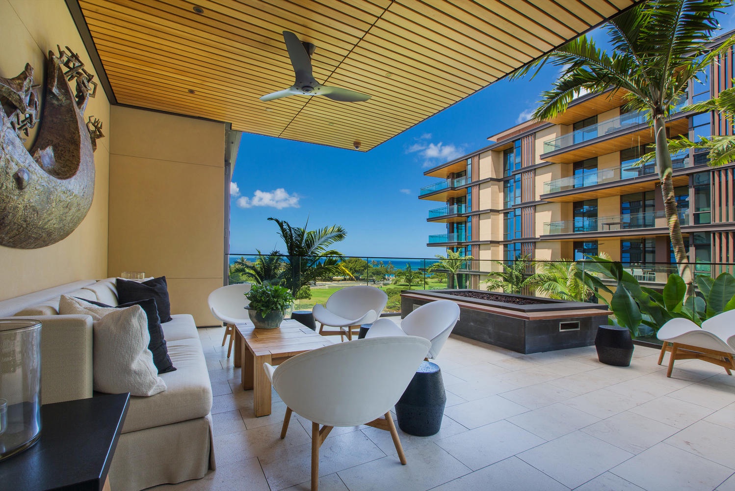 Honolulu Vacation Rentals, Park Lane Palm Resort - Club Lounge with Lanai and Fire Pit