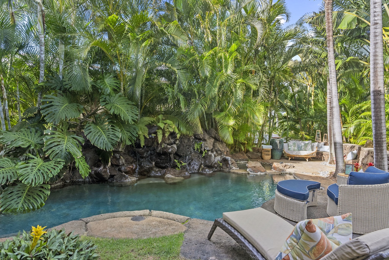 Honolulu Vacation Rentals, Pili Pono - Backyard with a sparkling pool and verdant surroundings.