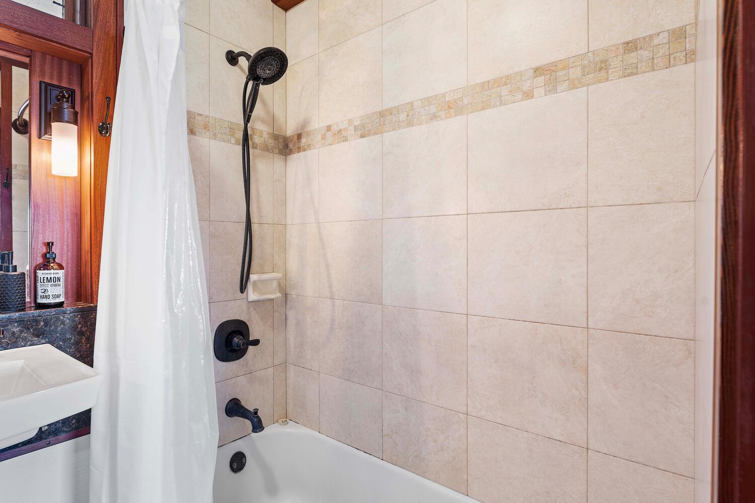 Kailua-Kona Vacation Rentals, Hale Joli - Refresh after a day by the pool.