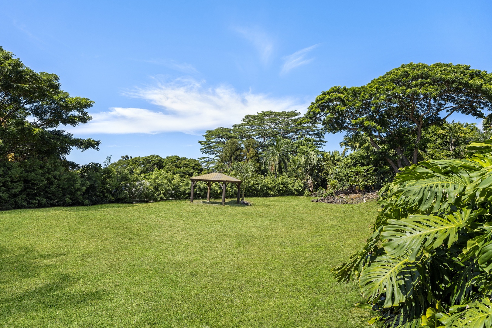 Kailua-Kona Vacation Rentals, Hale Joli - Lower Garden Overview