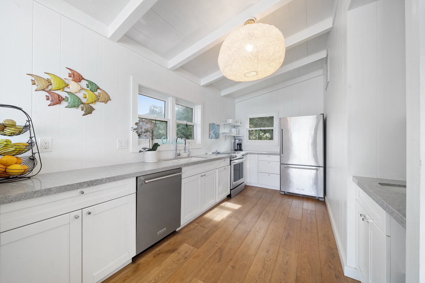 Haleiwa Vacation Rentals, Surfer's Paradise - Fully equipped kitchen with stainless steel appliances
