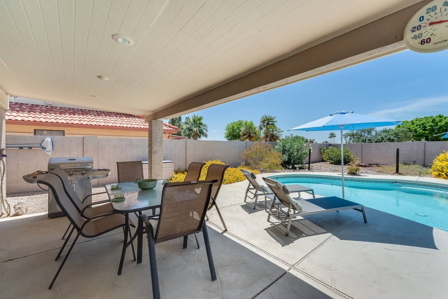 Glendale Vacation Rentals, Cahill Casa - Private covered patio with outdoor furniture