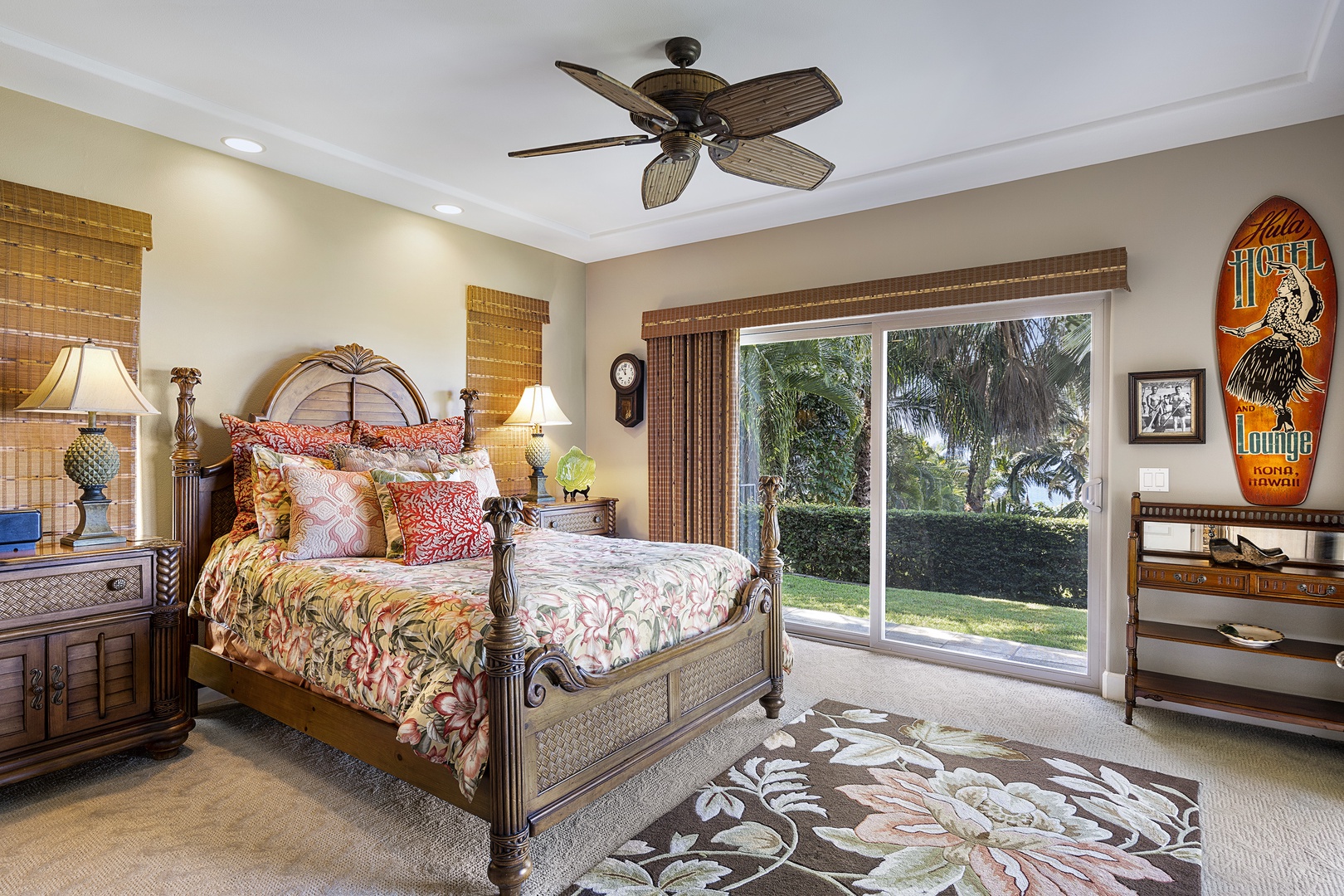 Kailua Kona Vacation Rentals, Hale Aikane - Guest bedroom with Queen bed and Lanai access!