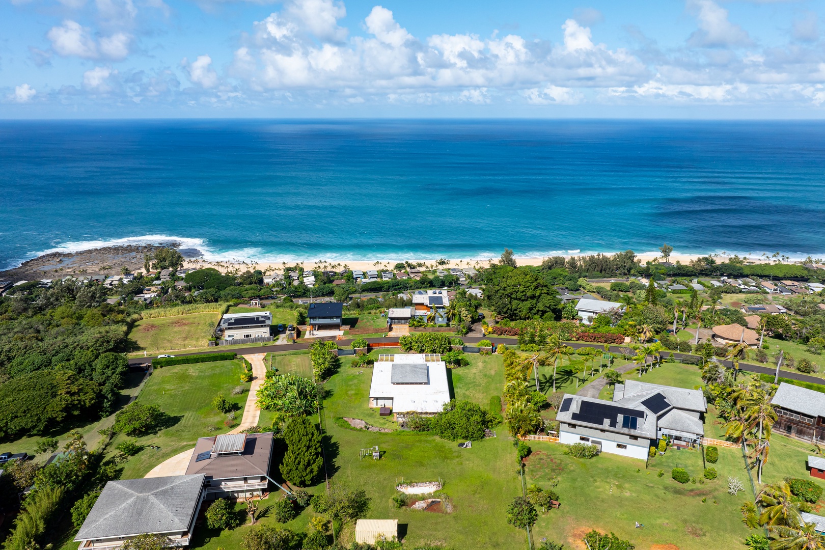 Haleiwa Vacation Rentals, Hale Mahina - Experience the prime North Shore location with the coastline just moments from your door.