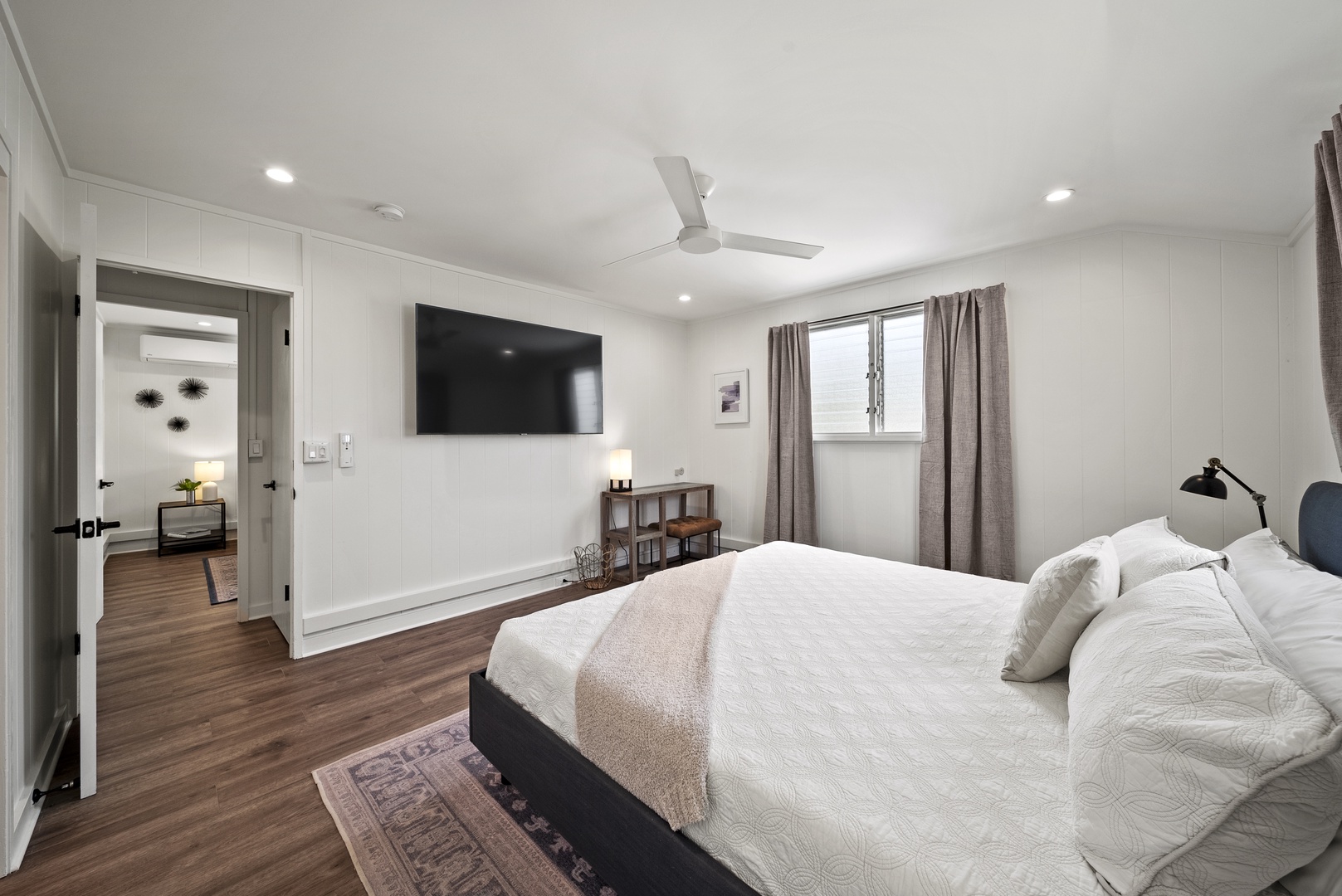 Honolulu Vacation Rentals, Honolulu Beachfront Retreat - Spacious suite layout with king-sized bed, smart TV, and inviting décor designed for total relaxation.