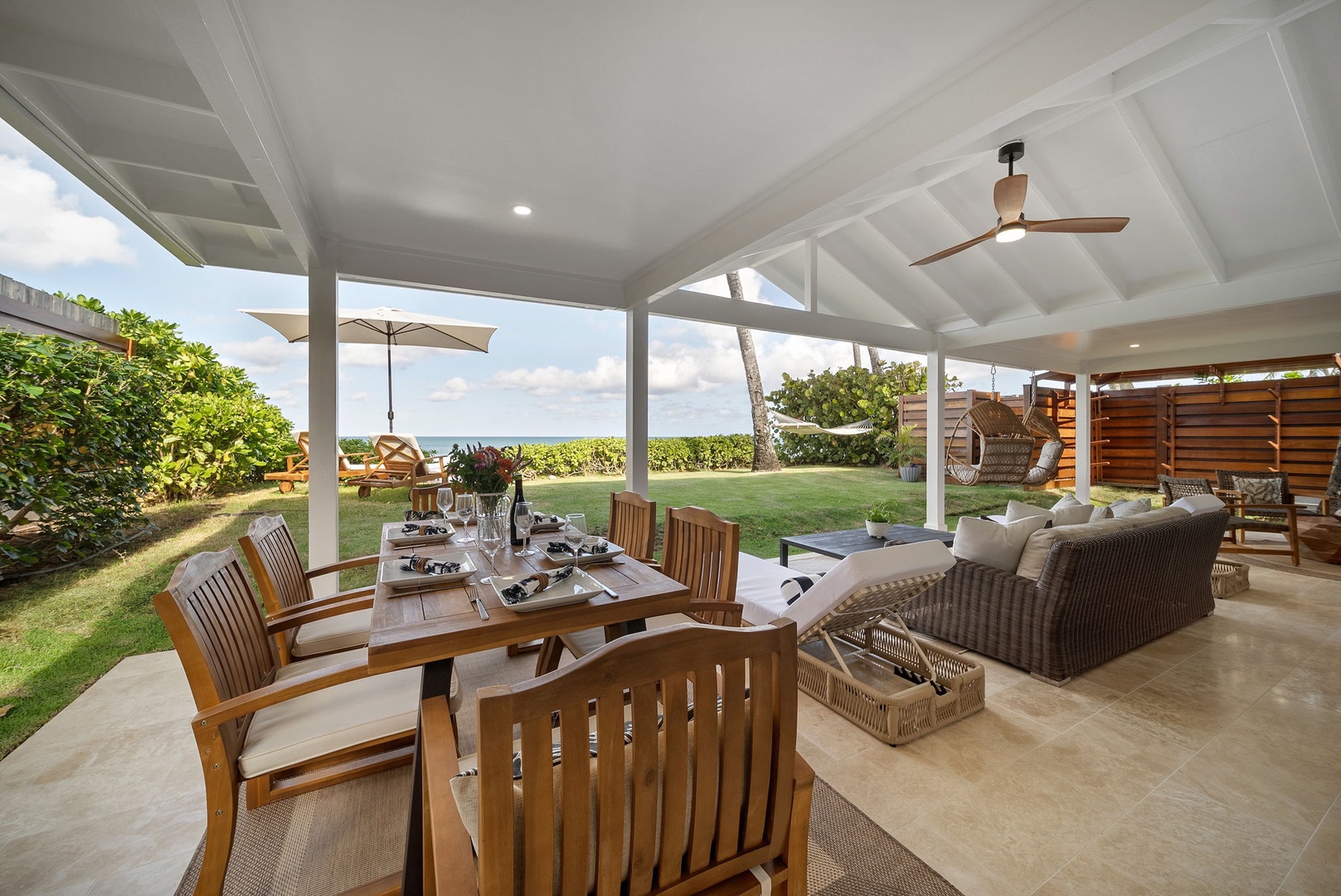 Haleiwa Vacation Rentals, Hale Nalu - The outdoor dining space has seating for 6