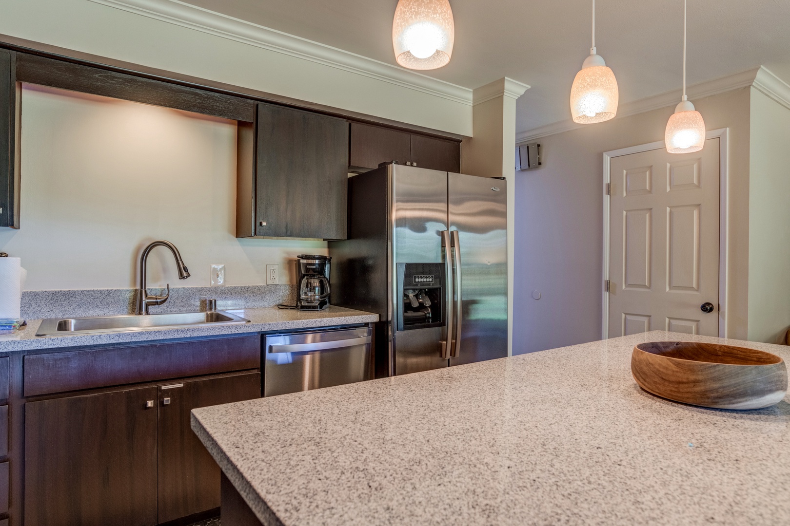 Kihei Vacation Rentals, Koa Resort 1B - Modern chef-ready kitchen with granite countertops and a central island for easy meal prep or morning coffee.
