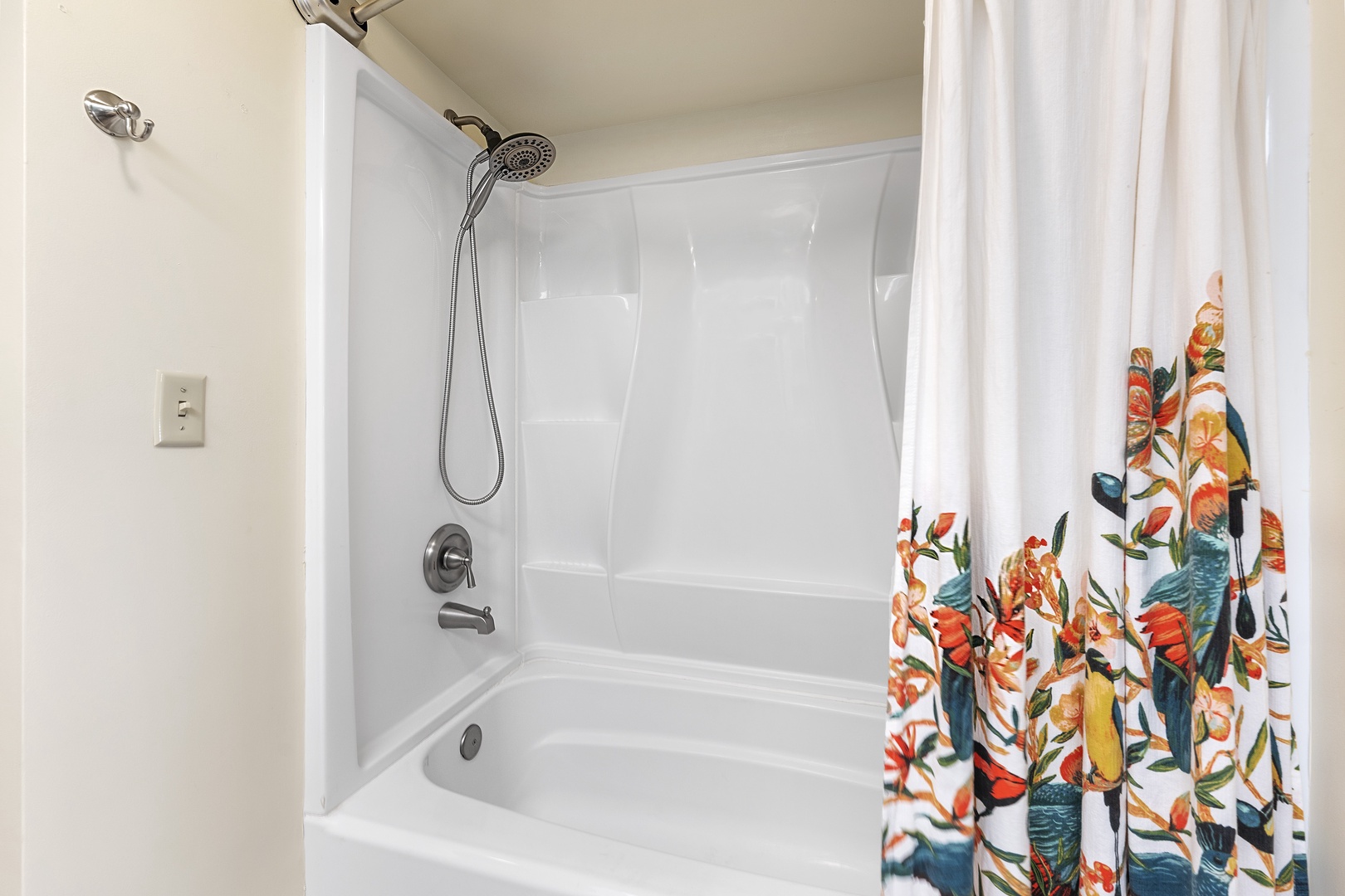 Kailua Kona Vacation Rentals, Casa De Emdeko 222 - Tub shower combo