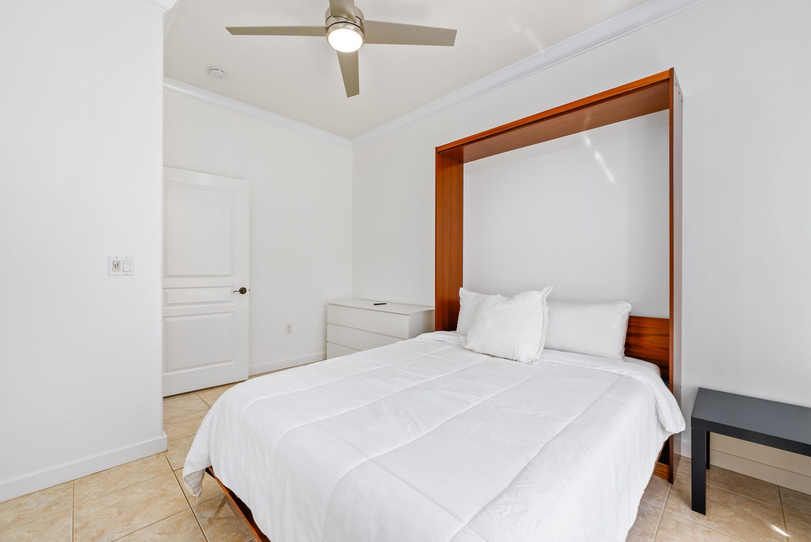 Kapolei Vacation Rentals, Kai Lani Luxury 6D - Alternate view of the inviting guest suite with a cozy queen bed and ceiling fan for comfort.