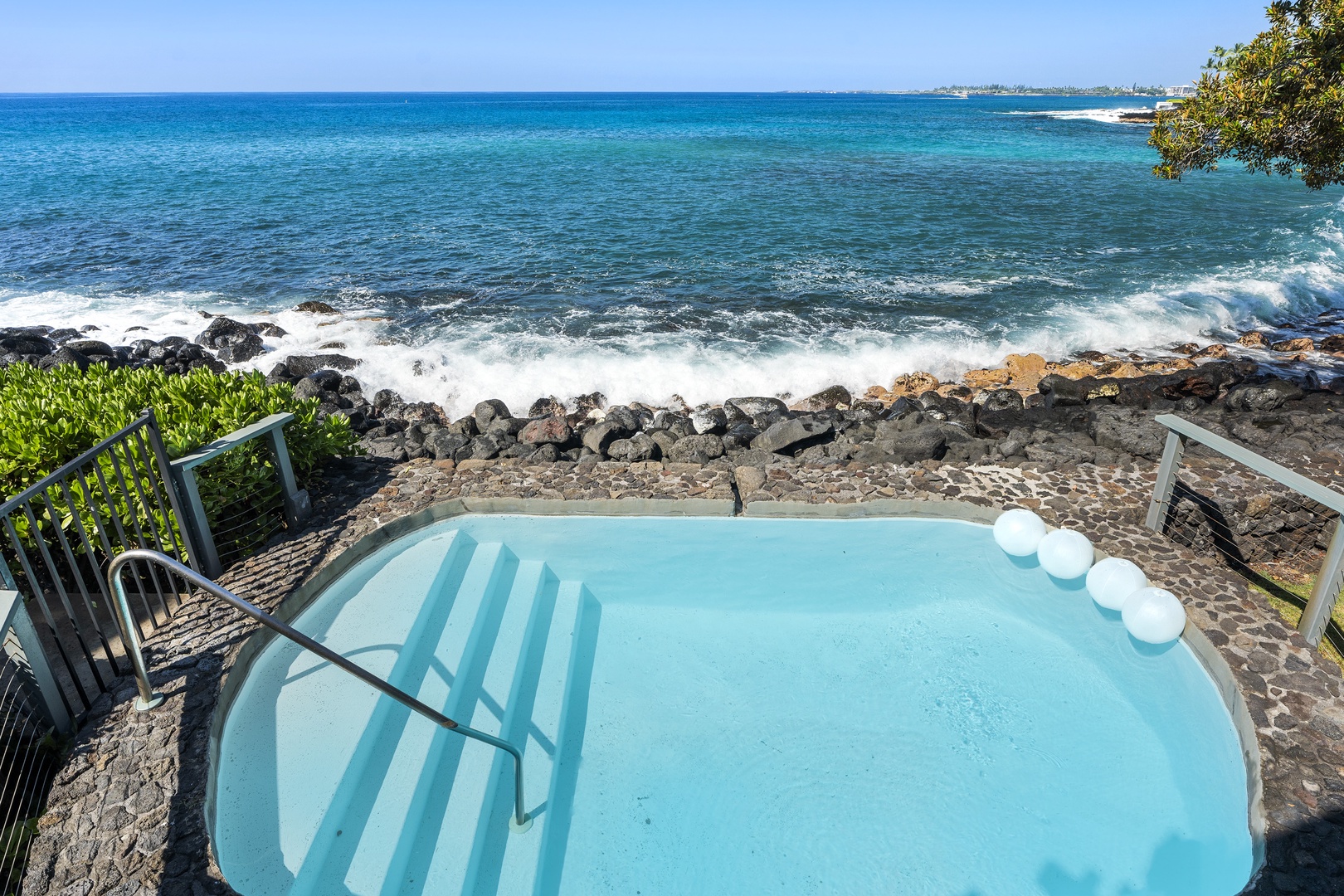 Kailua-Kona Vacation Rentals, Hale Kope Kai - Take a dip while watching the waves crash ashore
