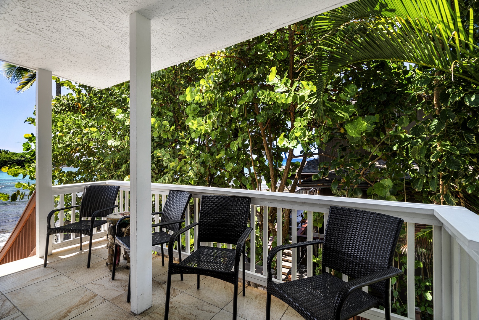 Kailua Kona Vacation Rentals, Kona's Shangri La - Seating area outside of the second floor entrance