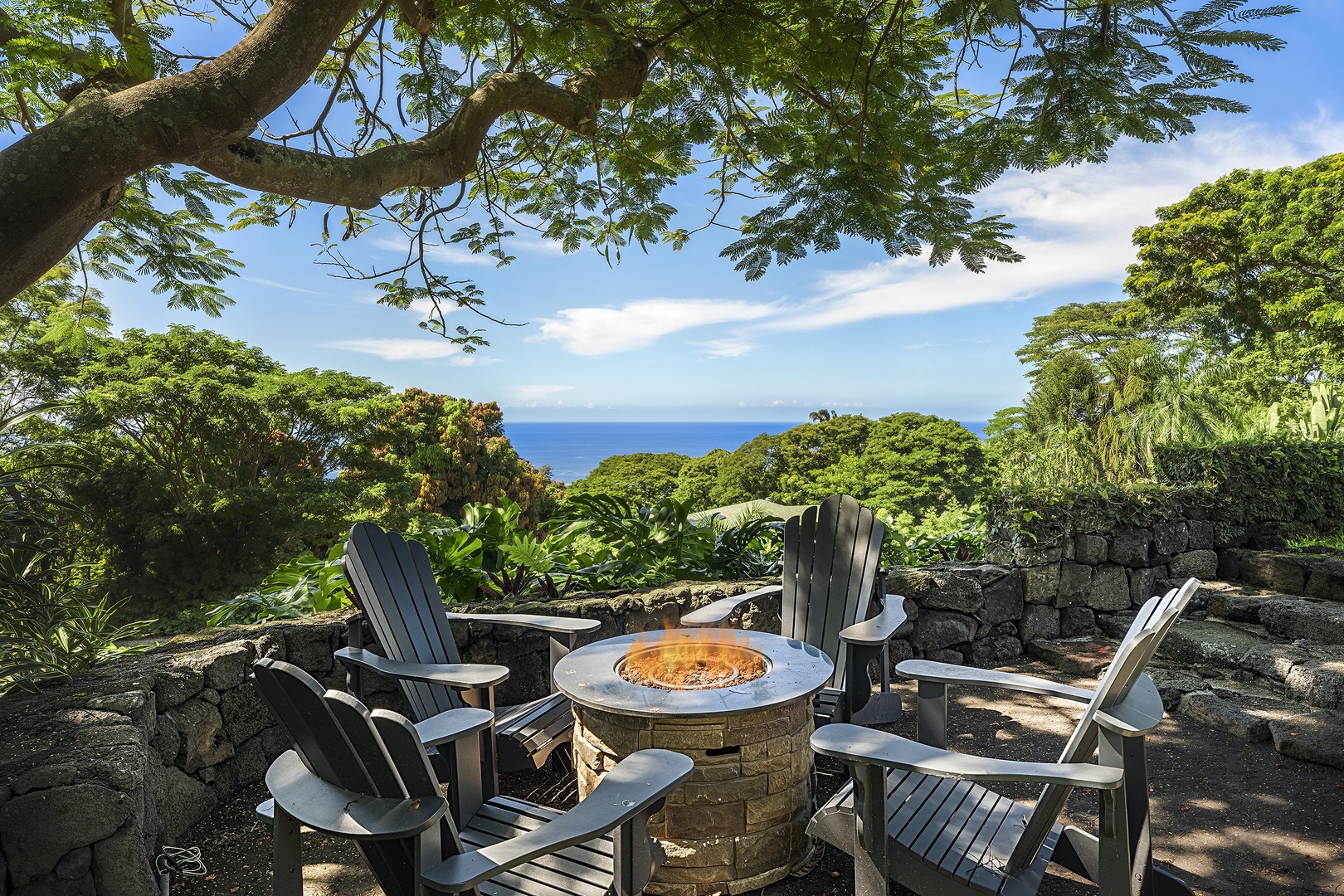 Kailua-Kona Vacation Rentals, Hale Joli - Fire Pit for morning coffee or drinks at night