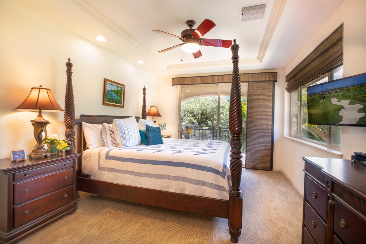 Kamuela Vacation Rentals, Mauna Lani Fairways #401 - Upstairs bedroom with King Bed