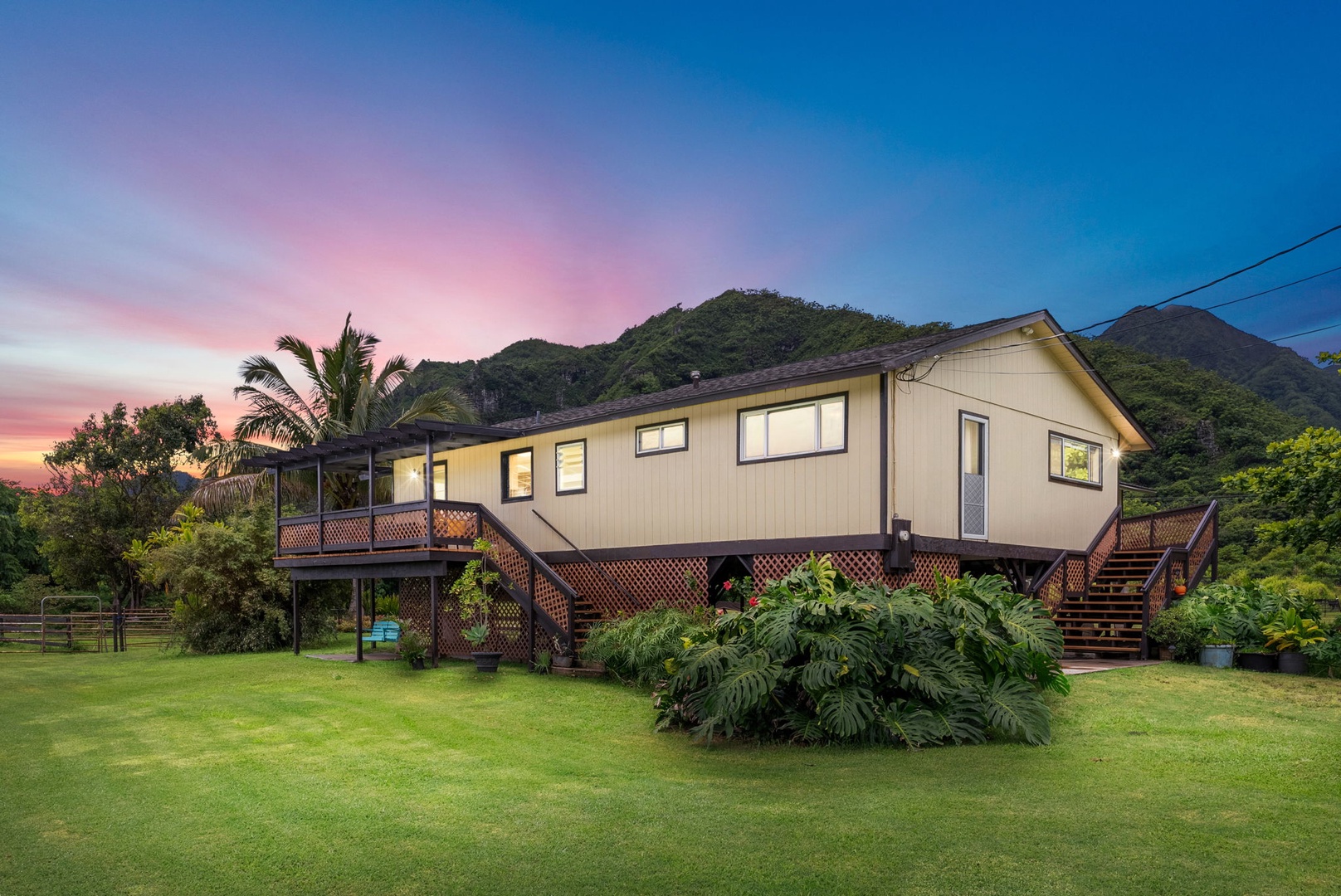 Hauula Vacation Rentals, Mau Loa Hale - Mau Loa Hale sunsets are beautiful