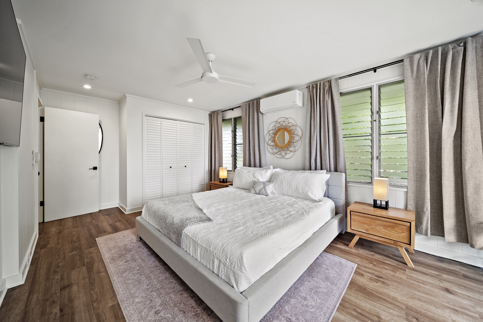 Honolulu Vacation Rentals, Honolulu Beachfront Retreat - Airy bedroom with a king-sized bed, cozy textures, and serene garden views to create a restful retreat.