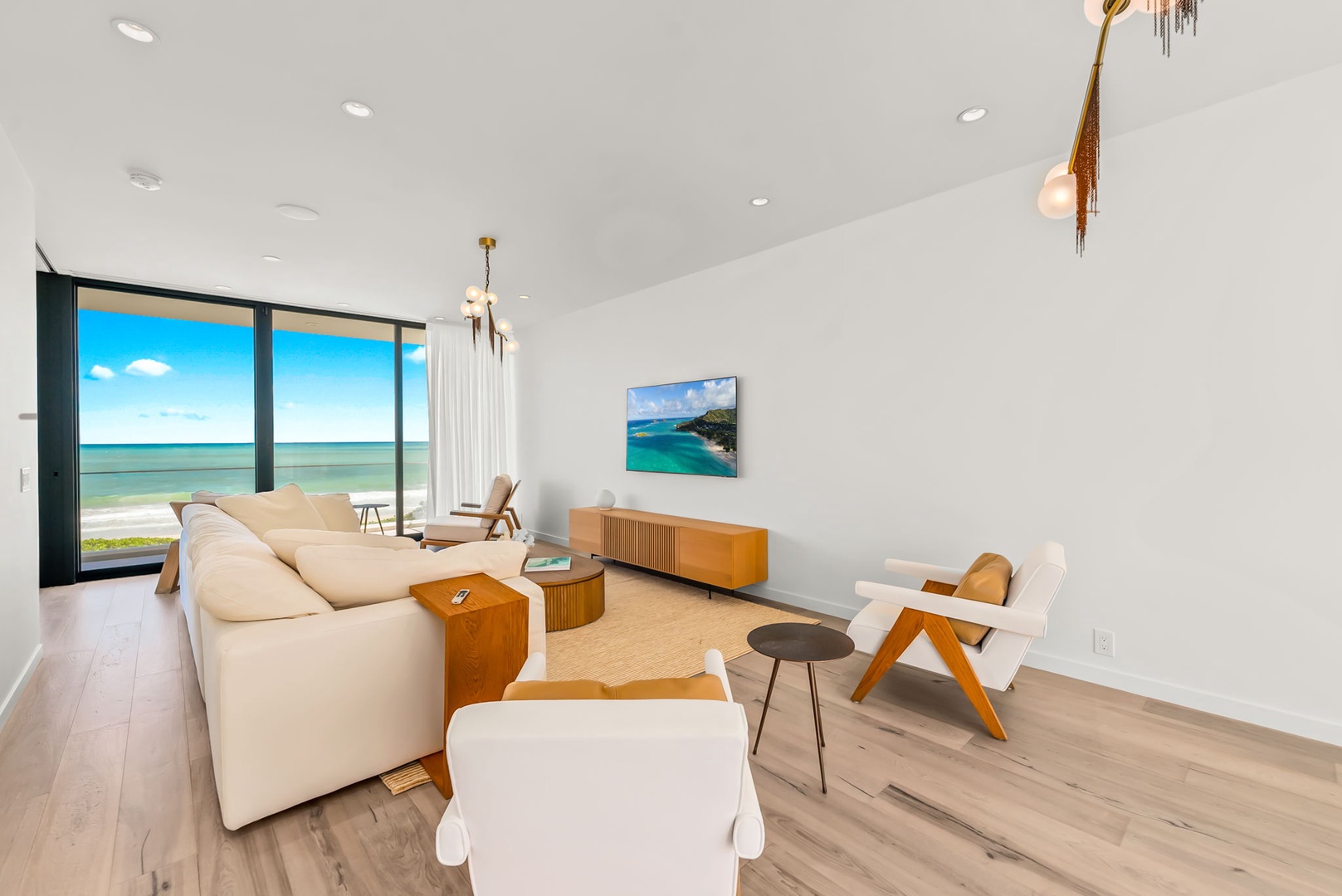 Kailua Vacation Rentals, Kailua Beach Escape - Spend slow afternoons together in a bright living space overlooking Kailua's shoreline.