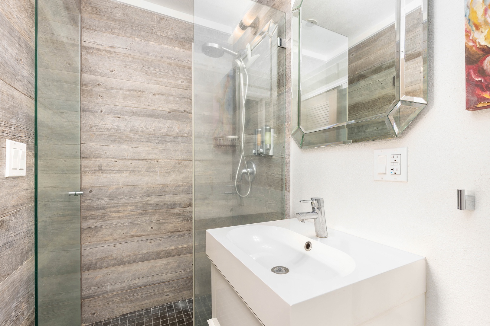 Haleiwa Vacation Rentals, Velzey Ohana Villa (4B Vacation Home) - Walk-in tiled shower with rainfall-style head offers a spa-like experience in your private ensuite.