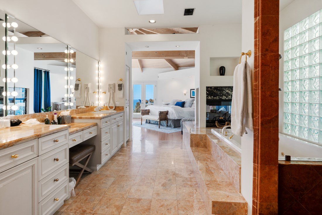 La Jolla Vacation Rentals, Sunset Villa I - En suite office bathroom has ample closet space and separate shower