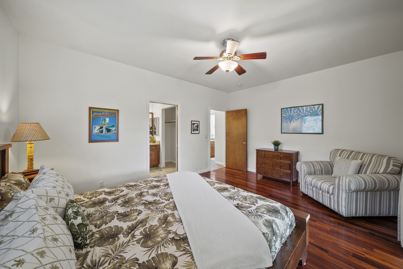 Haleiwa Vacation Rentals, North Shore Tropical Hale - Another angle of the bright bedroom—perfect for unwinding after a day exploring Oahu’s North Shore, complete with natural light and tropical charm.