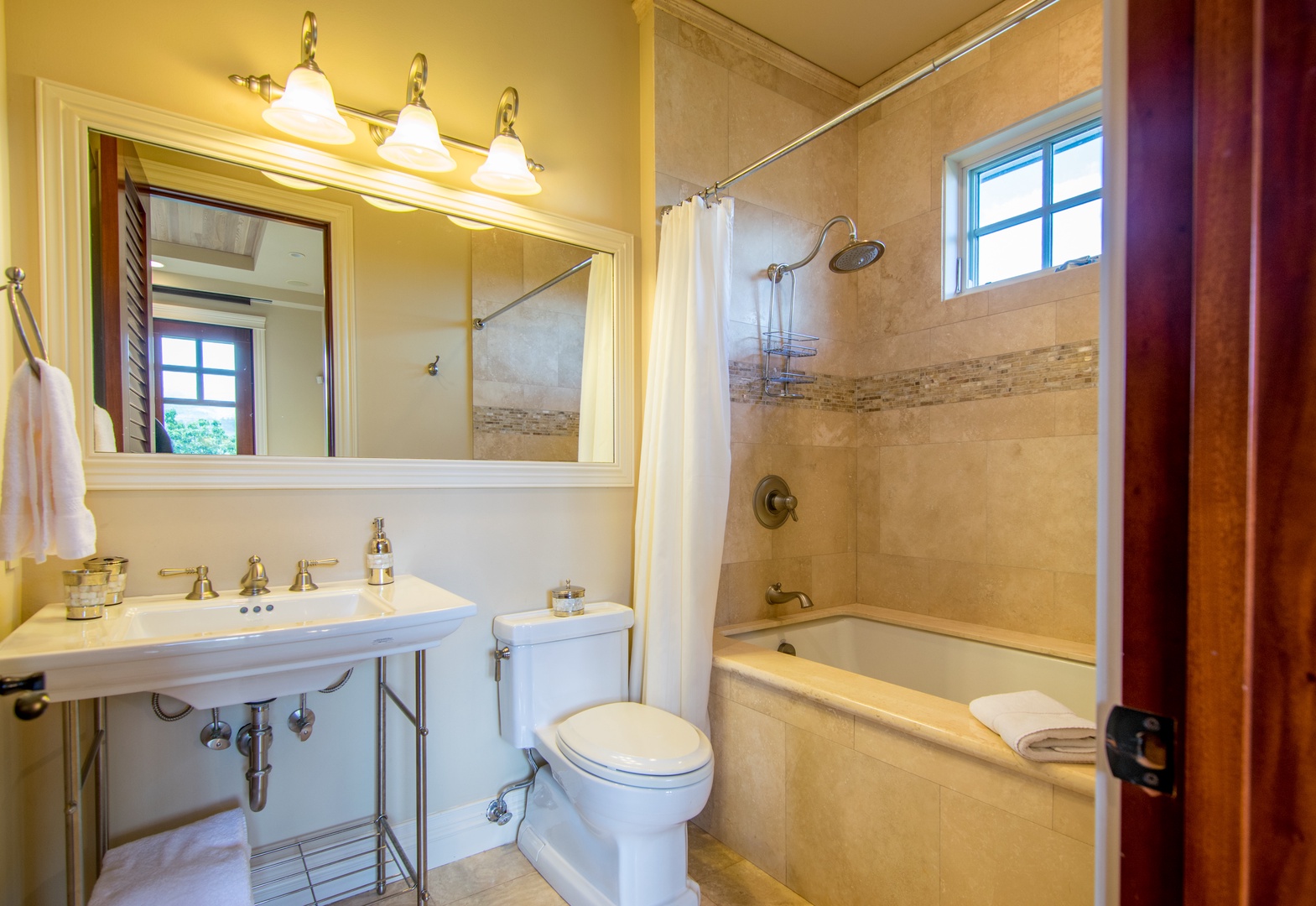 Lahaina Vacation Rentals, Rainbow Hale Estate* - Custom Bathroom