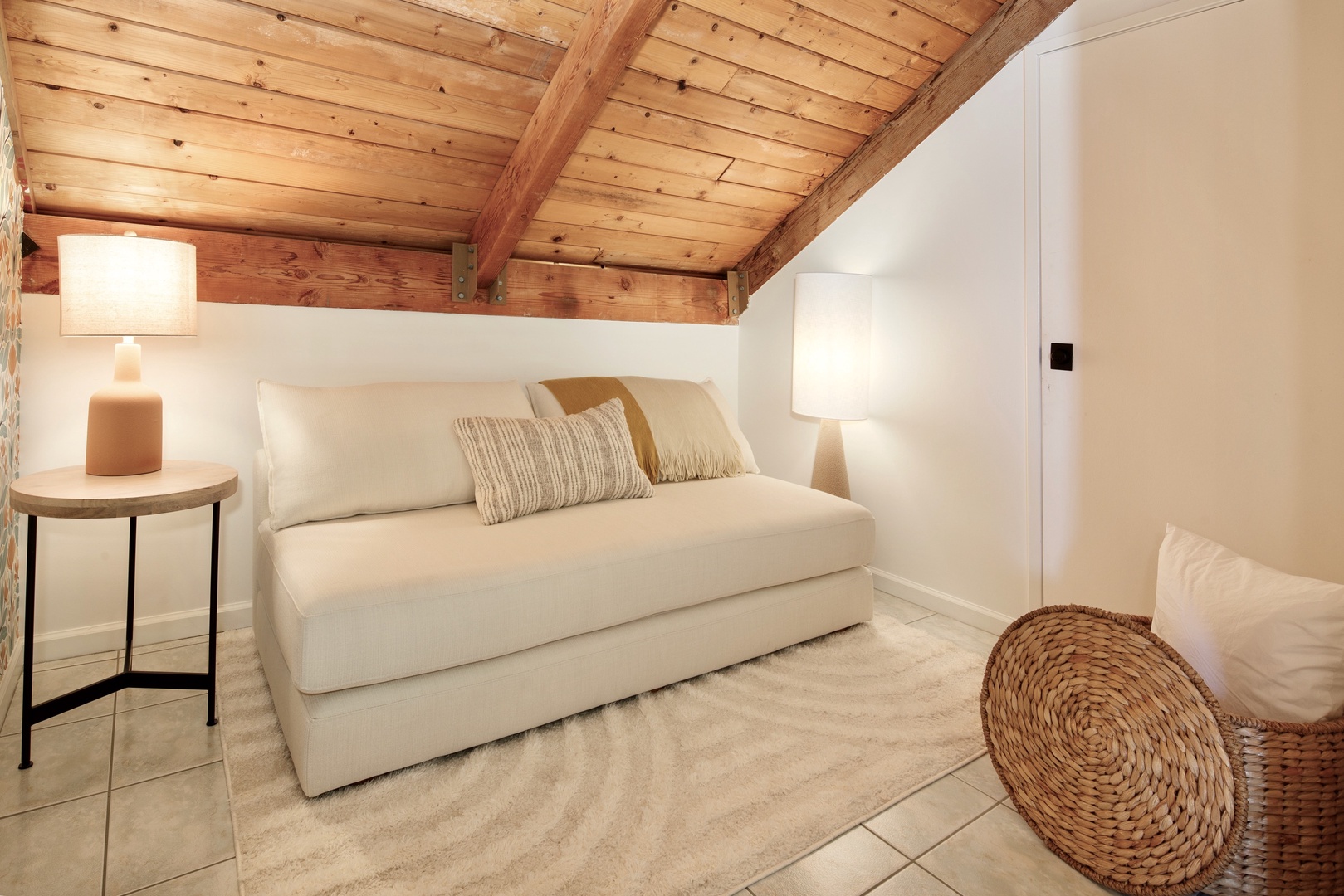 Kailua Kona Vacation Rentals, Keauhou Kai C301 - Sleep under the wood ceiling in the loft, one flight up from everyone.