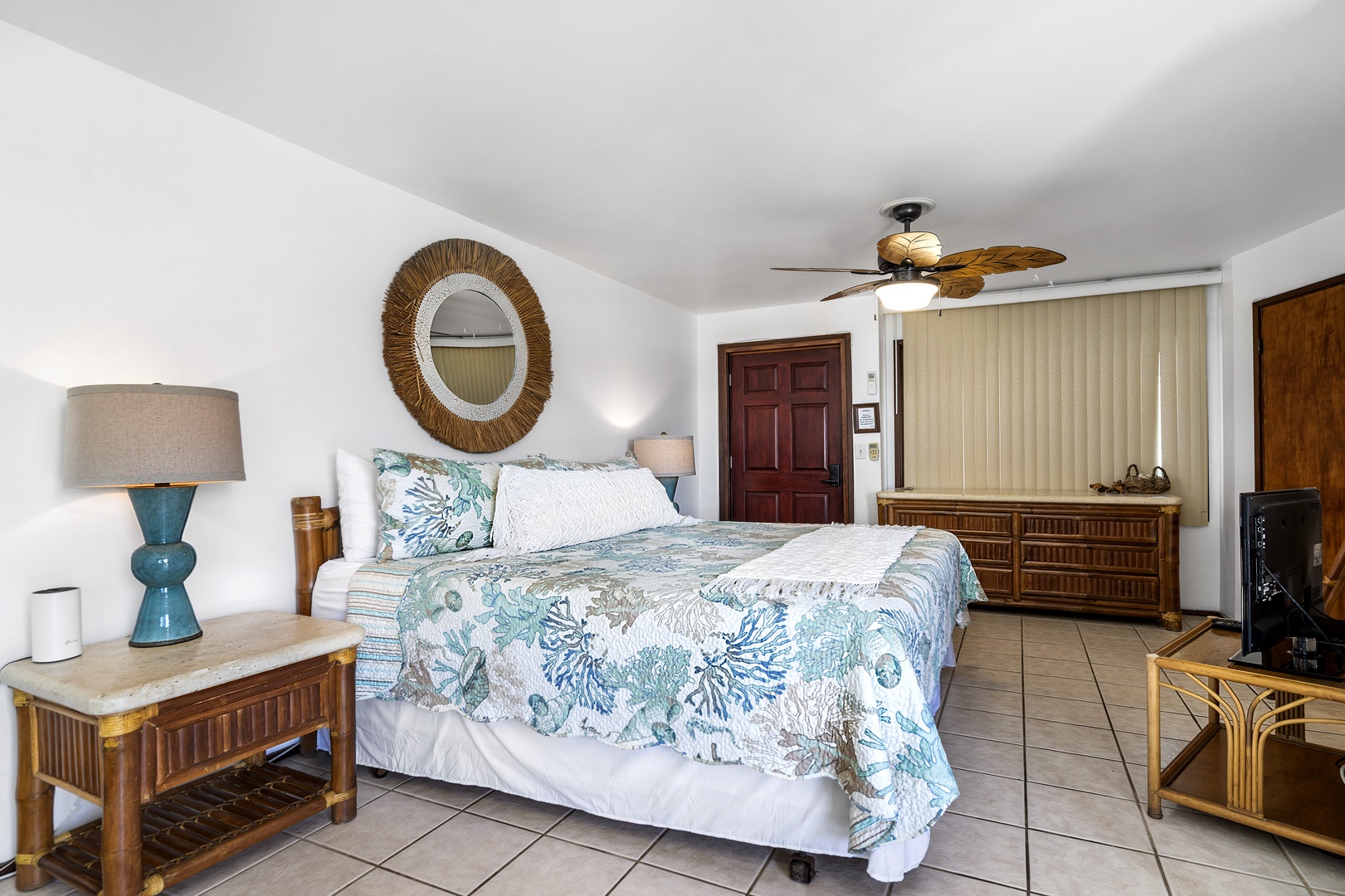 Kailua Kona Vacation Rentals, Kona's Shangri La - First floor features, A/C, ensuite, and kitchenette