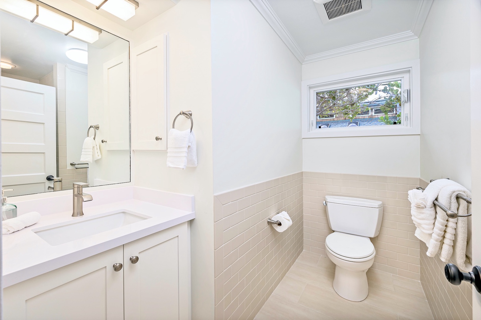 Kailua Vacation Rentals, Lanikai Seashore - Additional guest full bath