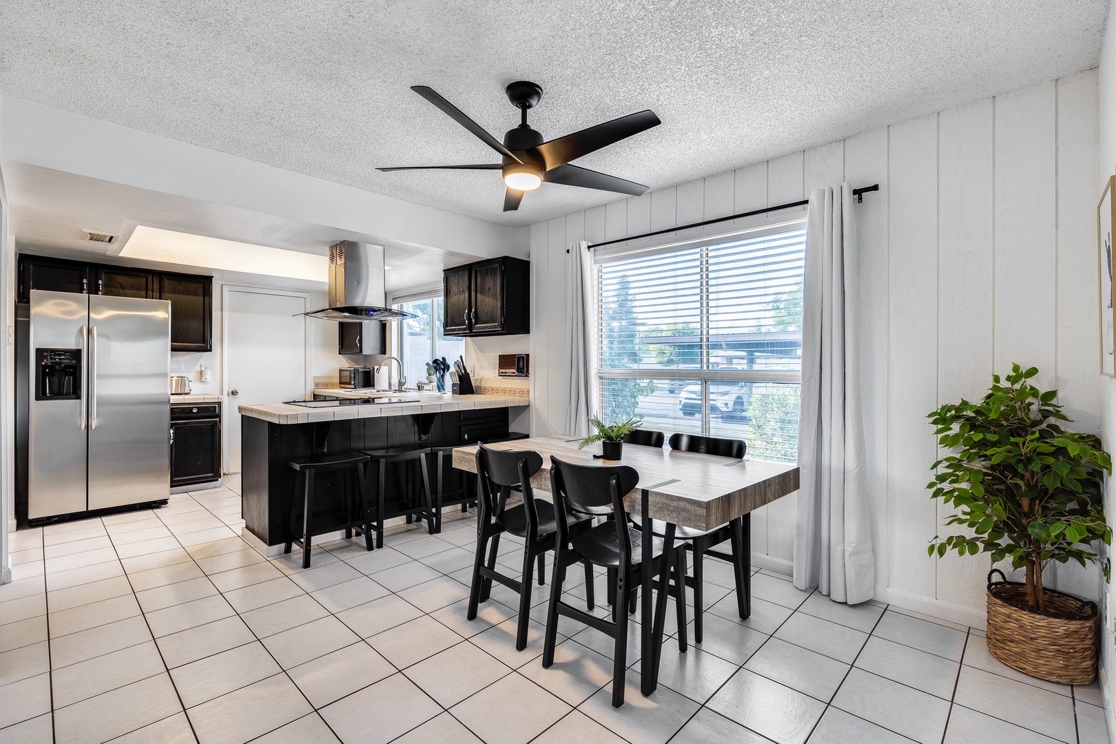 Glendale Vacation Rentals, Condo at the Bell Air - The kitchen flows seamlessly into the dining area