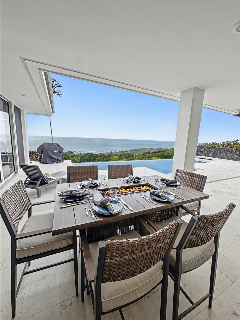Kailua Kona Vacation Rentals, Hale Nai'a - Dine al fresco at your private lanai table while soaking in breathtaking ocean views and refreshing sea breezes.