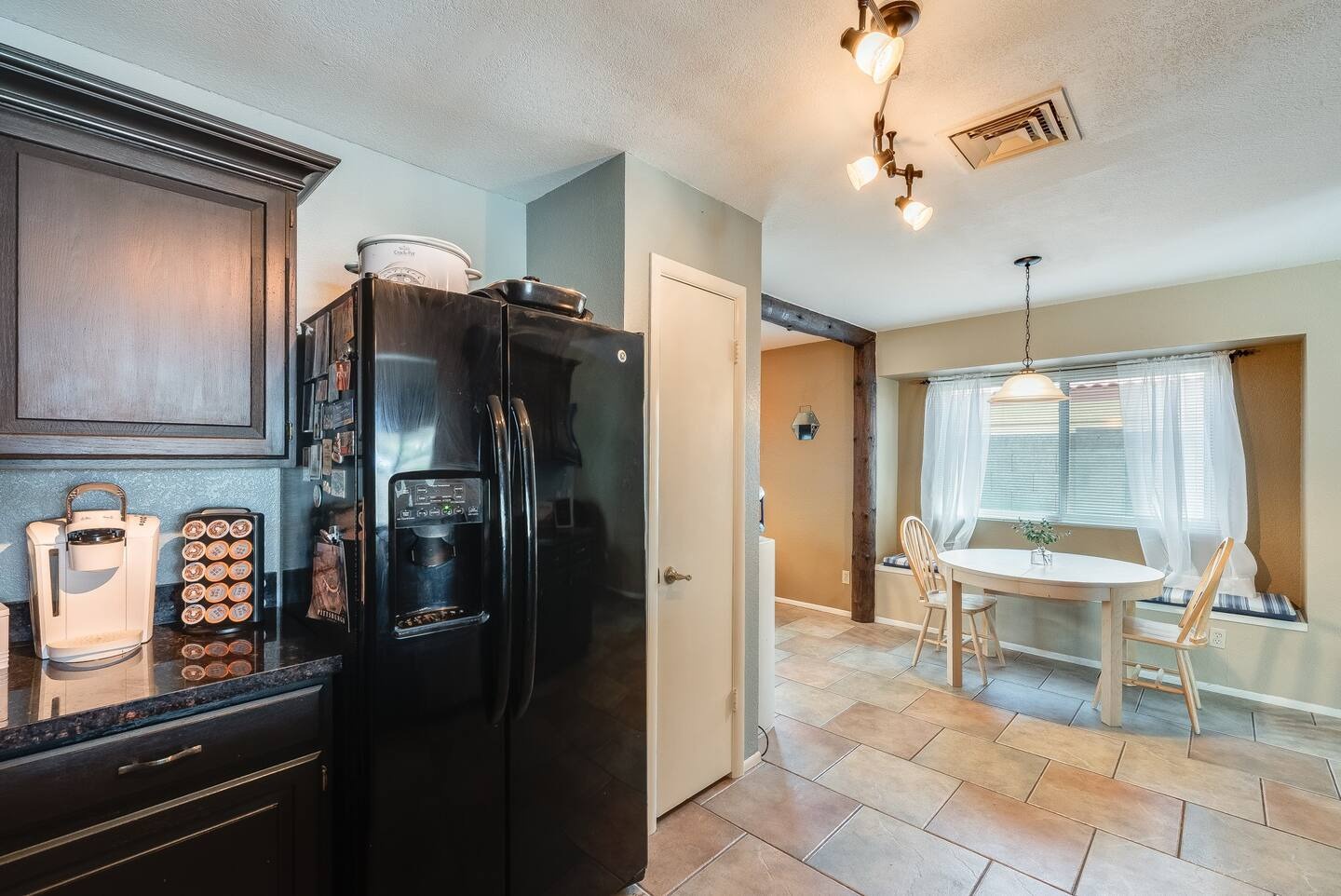 Glendale Vacation Rentals, Cahill Casa - The kitchen also has a breakfast nook