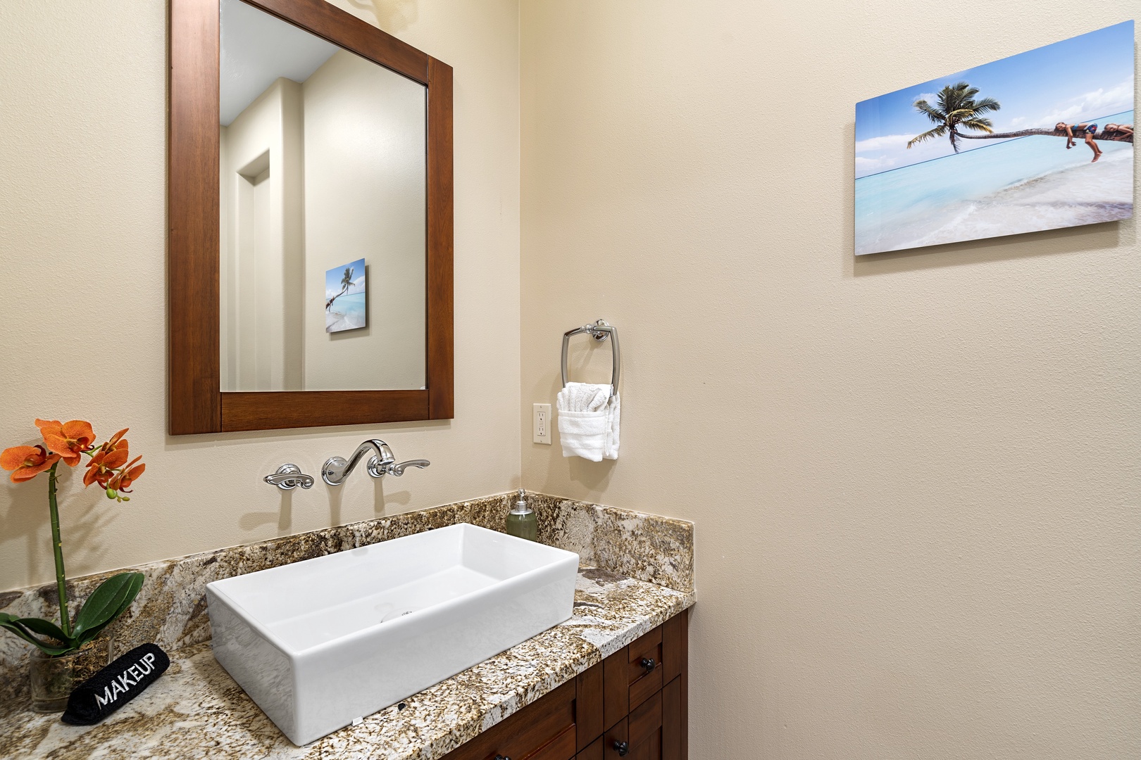 Kailua Kona Vacation Rentals, Kona Blue Vacations Holua Kai - Freshen up in the stylish powder room at Kona Blue Vacations Holua Kai, perfect for guests and quick refreshes.