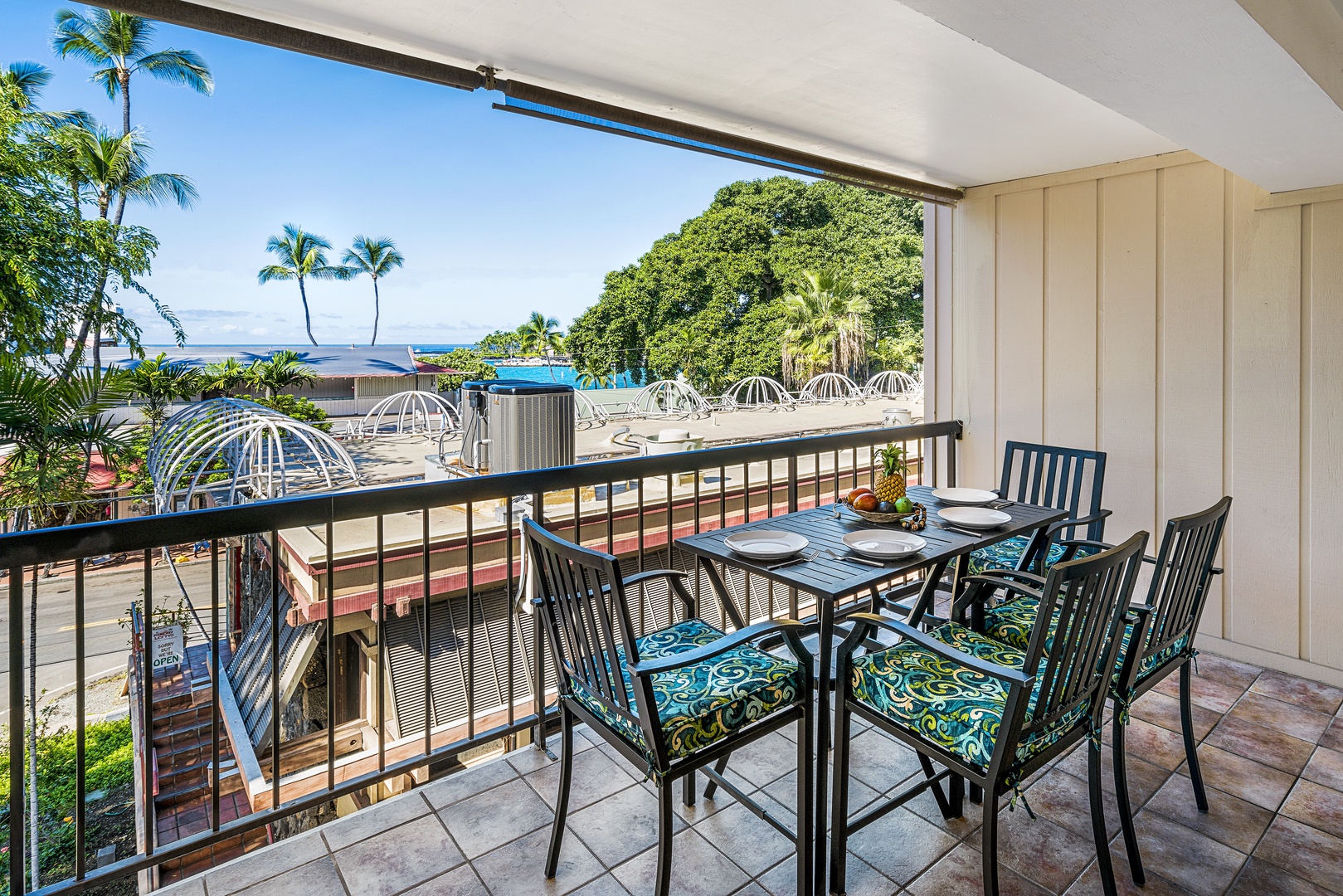 Kailua Kona Vacation Rentals, Kona Plaza 201 - Outdoor dining for 4!