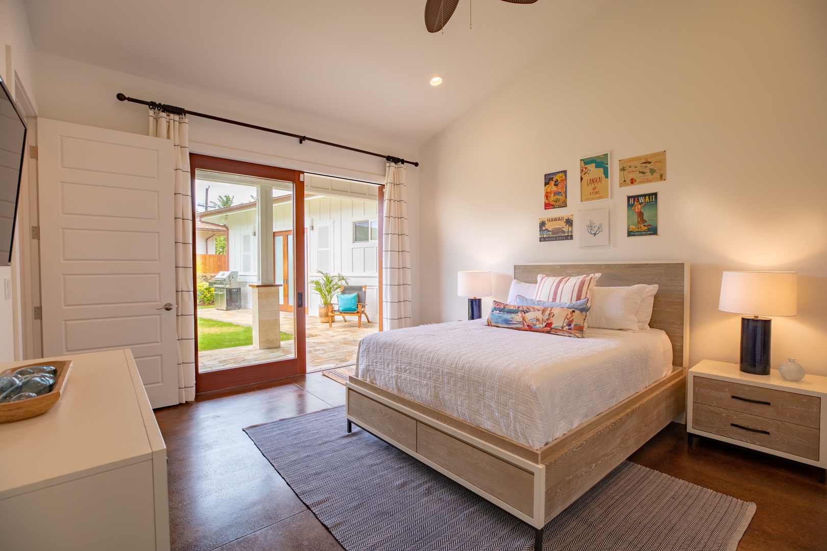 Kailua Vacation Rentals, Lanikai Breeze - Guest Bedroom with Lanai Doors