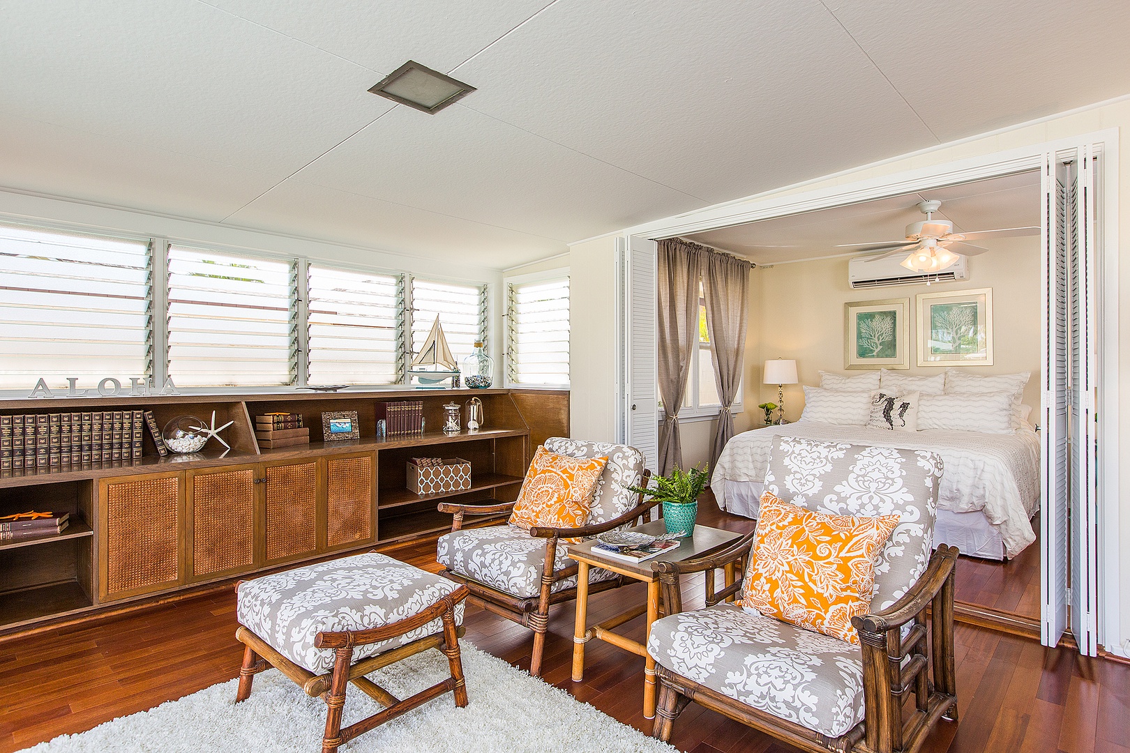 Honolulu Vacation Rentals, Kahala Cottage - Sitting room off of the primary bedroom.