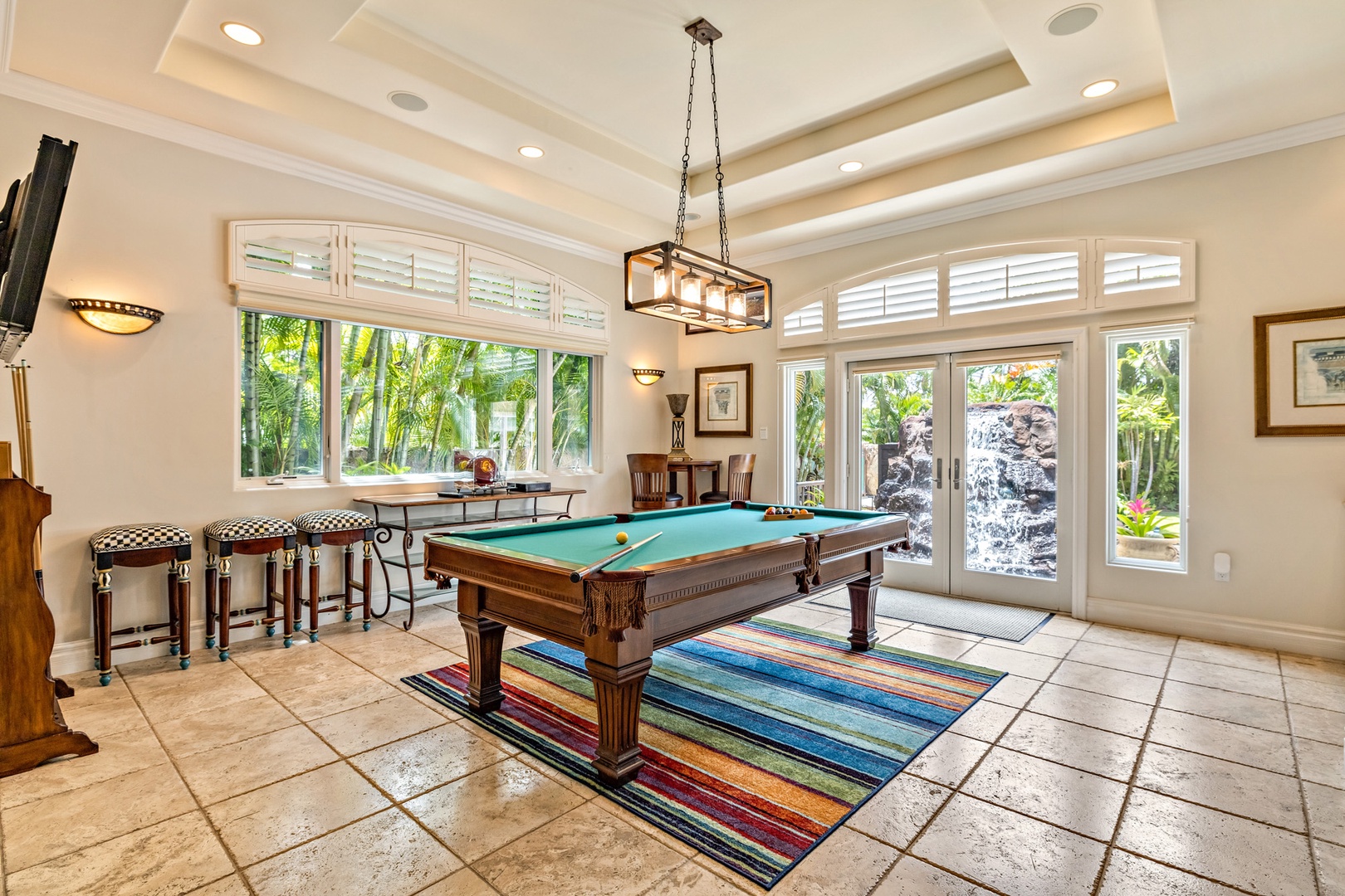 Honolulu Vacation Rentals, La Villa Kahala - Challenge guests to a riveting game of billiards