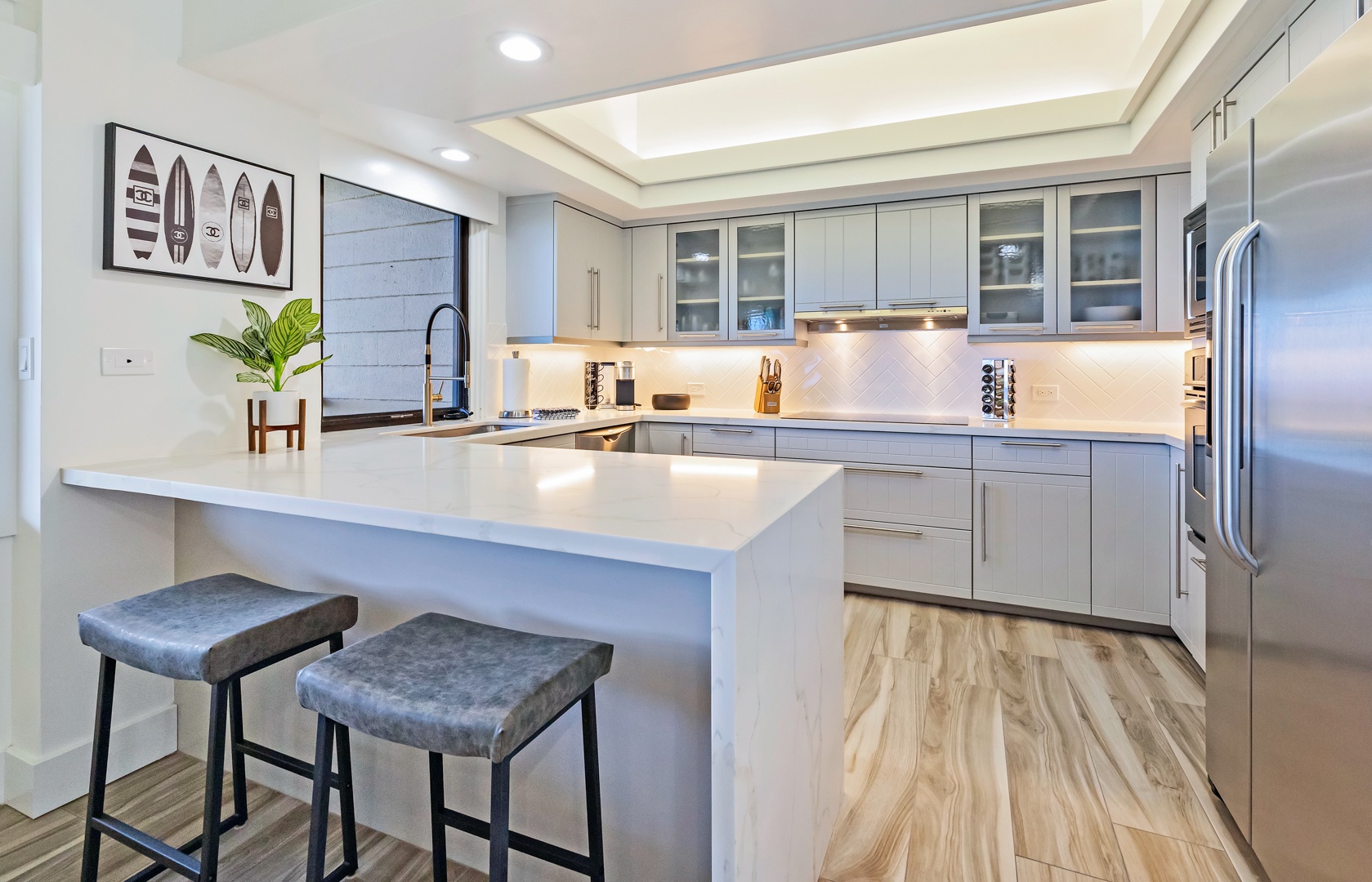 Lahaina Vacation Rentals, Kapalua Ridge 1421 - This bright, open kitchen boasts a spacious island with comfortable seating, perfect for casual dining or morning coffee