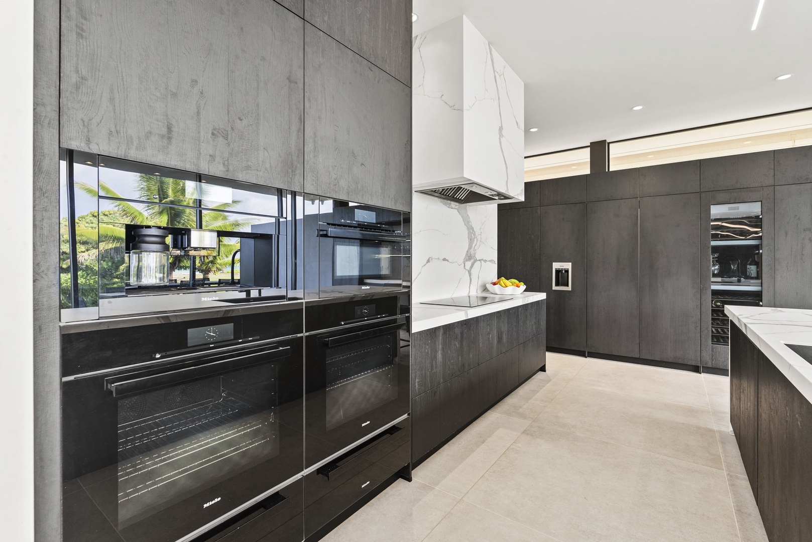 Kailua Vacation Rentals, Kailua Beach Escape - From casual breakfasts to catered dinners, this kitchen makes hosting effortless.