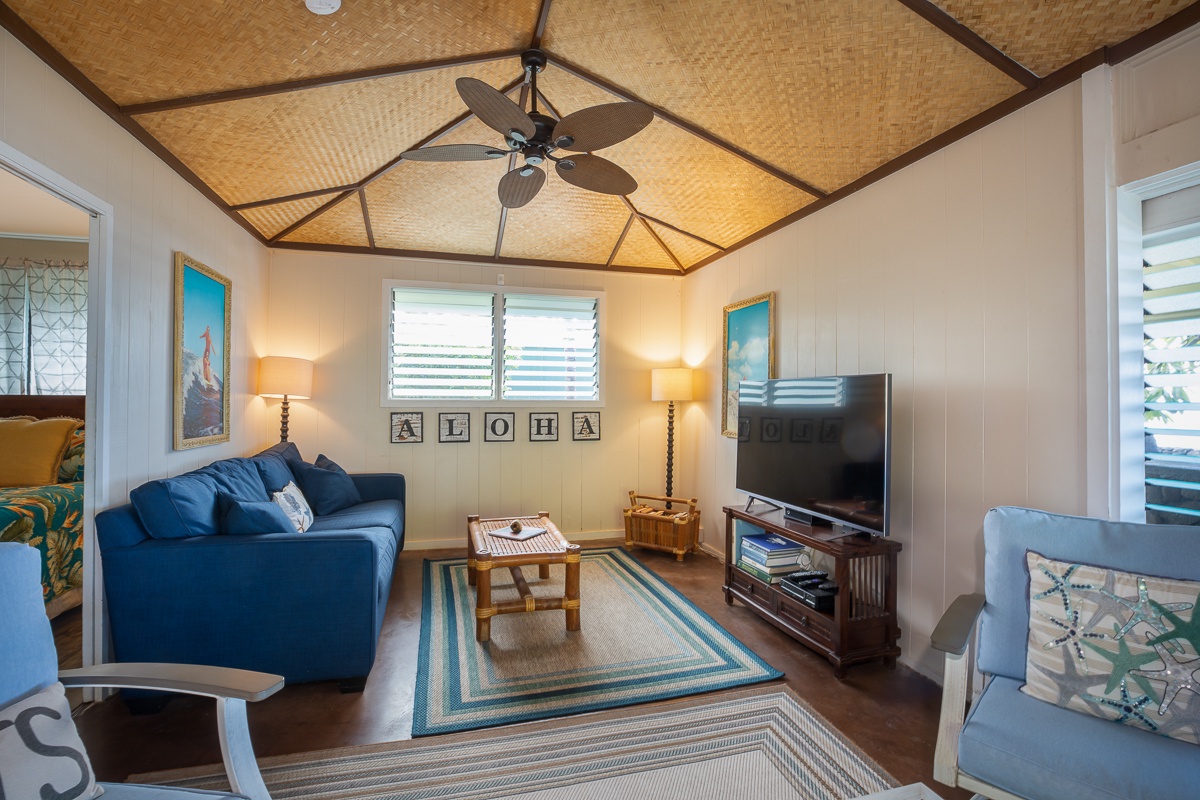 Kailua Kona Vacation Rentals, Honl's Beach Hale (Big Island) - Fan in the living room