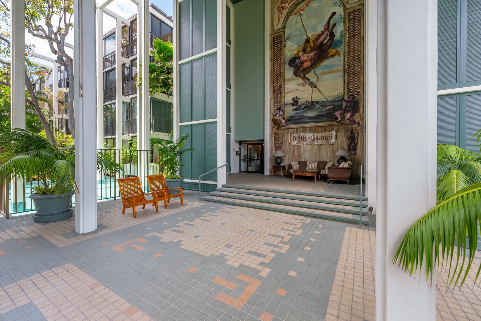 Honolulu Vacation Rentals, Kahala Beachfront Villa - The entryway.