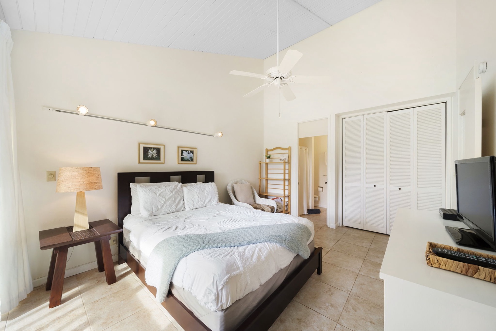 Kahuku Vacation Rentals, Kuilima Estates East #164 - Main Bedroom with En-Suite Full Bath