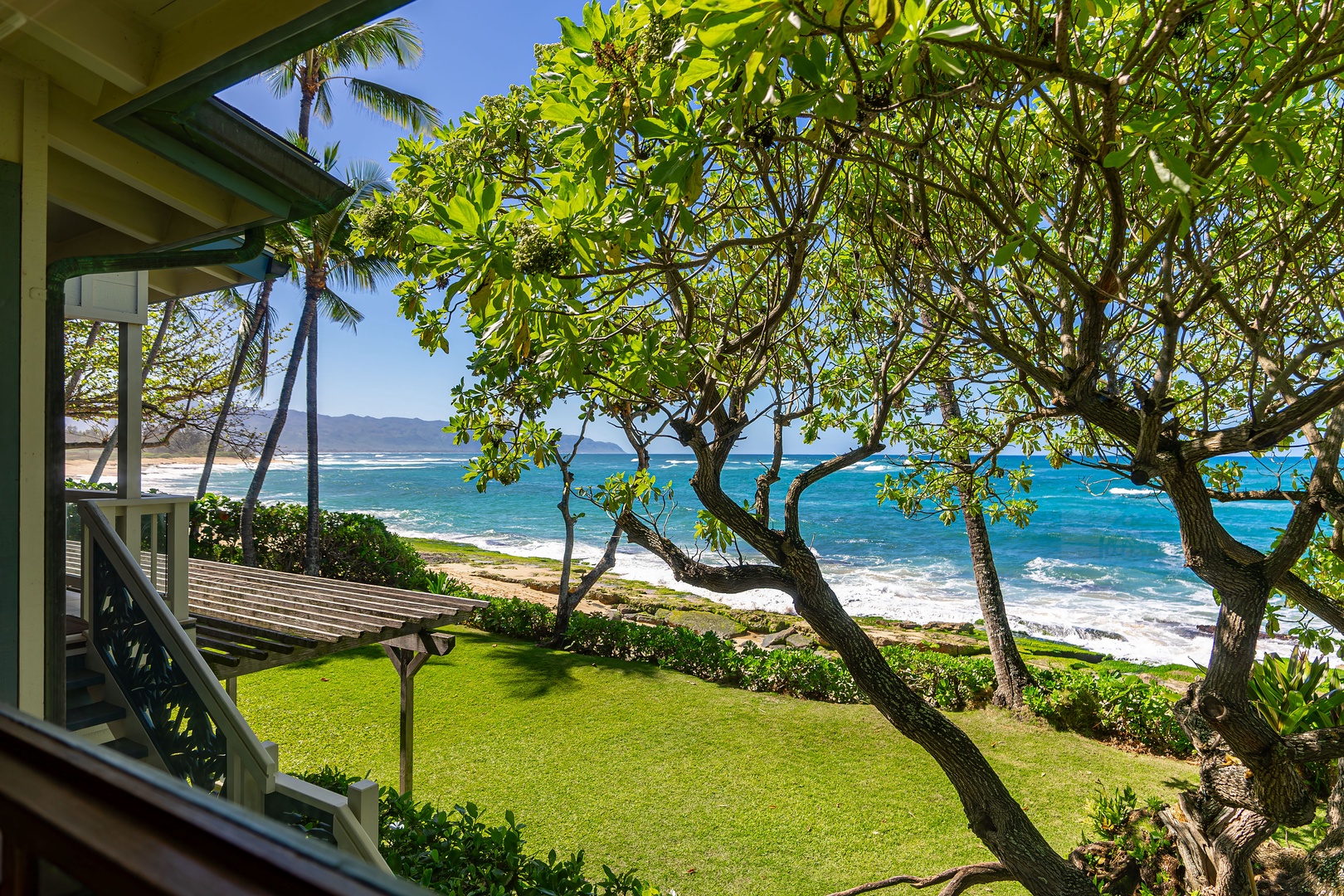 Haleiwa Vacation Rentals, Maluhia Beach House - Enjoy no shortage or gorgeous views from the primary bedroom.