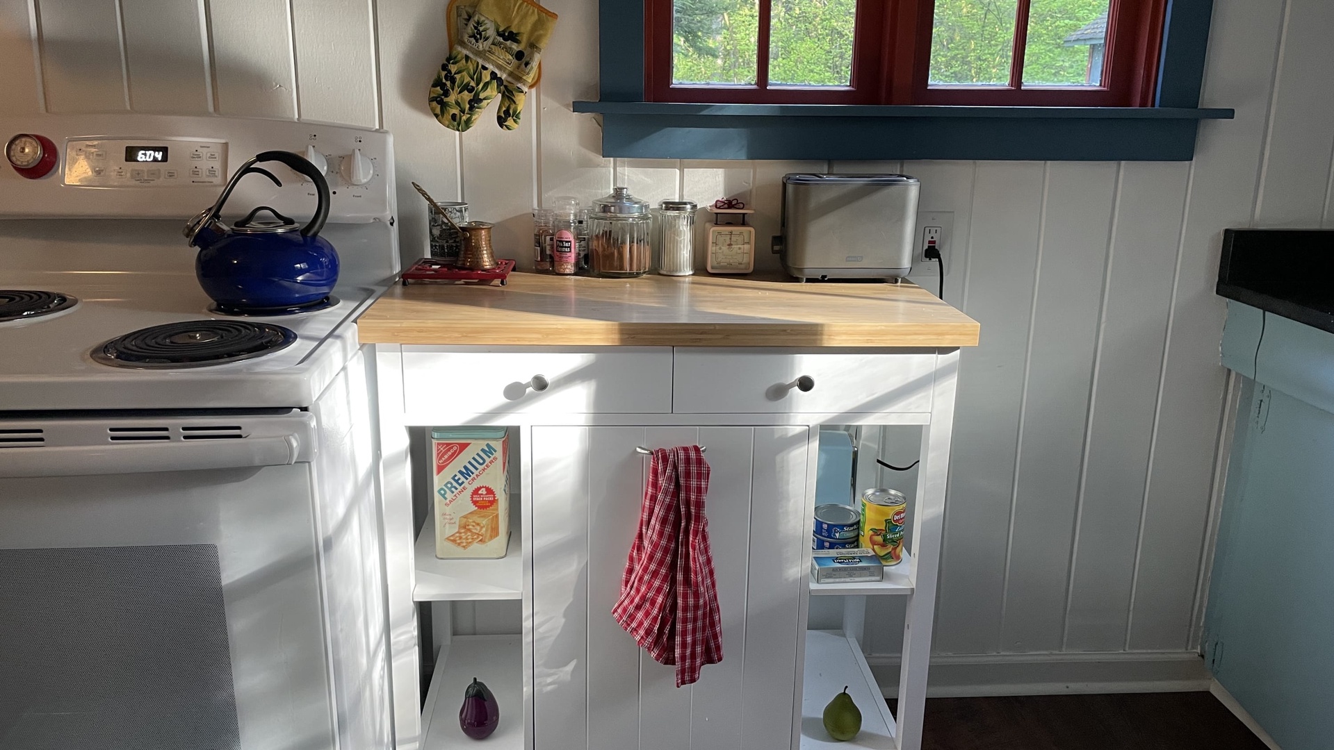 Brightwood Vacation Rentals, Springbrook Cabin - Fully stocked with basic amenities