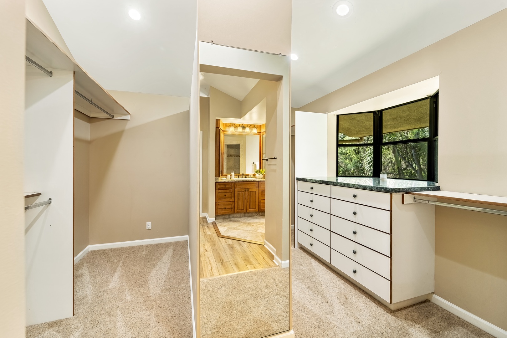 Kailua Kona Vacation Rentals, Lymans Bay Hale - Walk in closet!