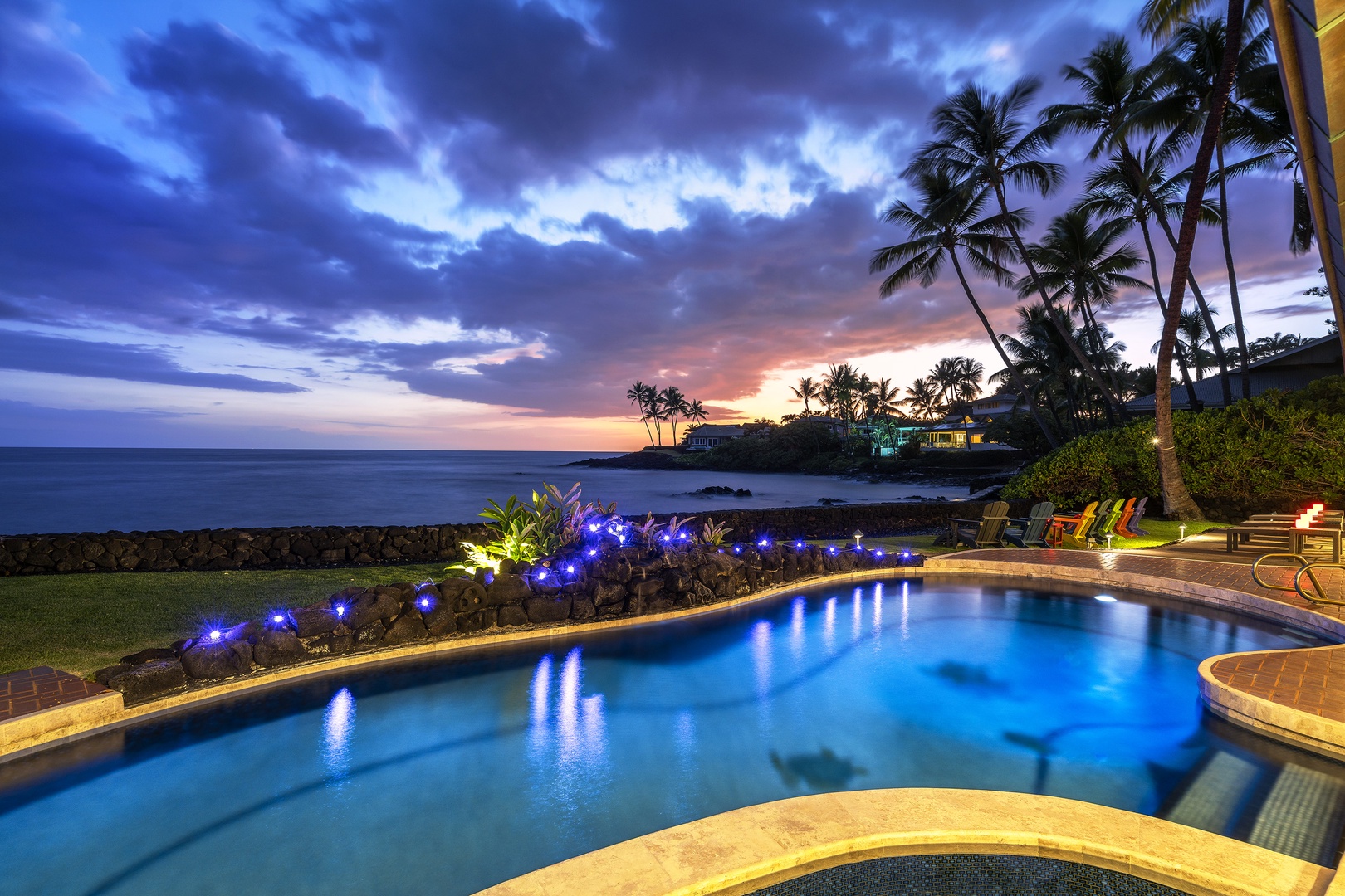 Kailua Kona Vacation Rentals, Hale Pua - Just as the sets into the horizon line!