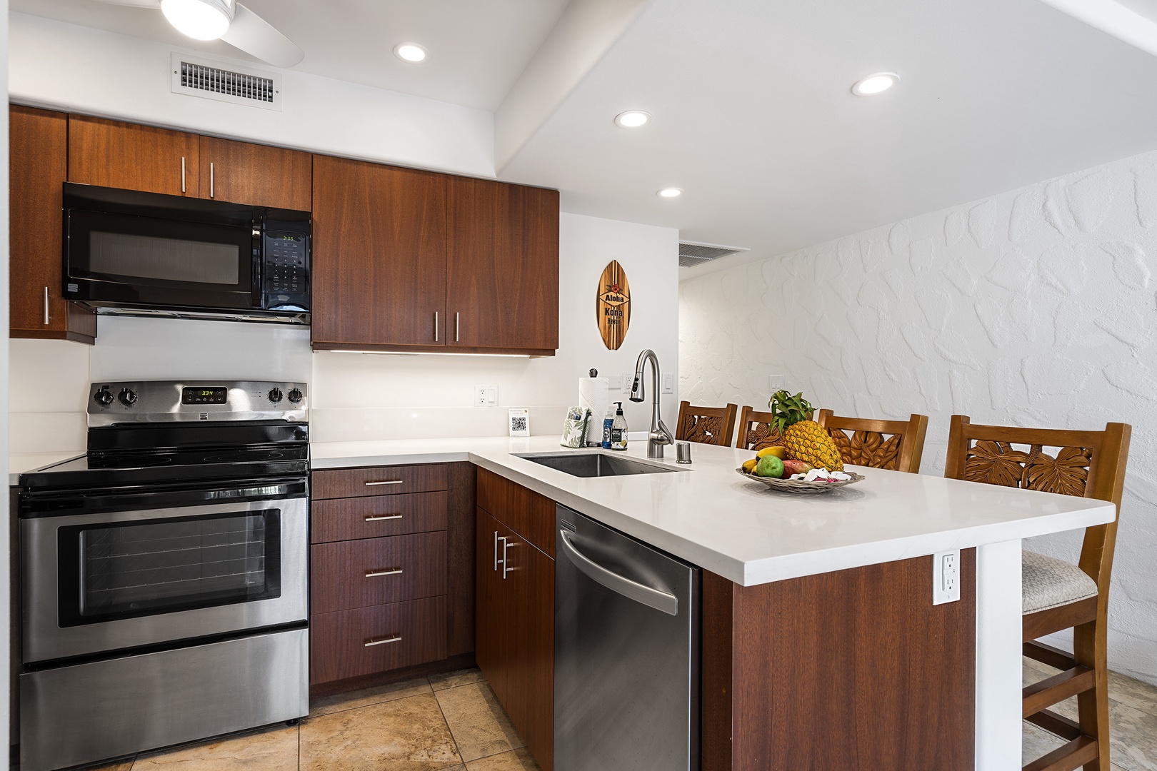 Kailua Kona Vacation Rentals, Casa De Emdeko 104 - Fully renovated kitchen, fully equipped for your culinary needs