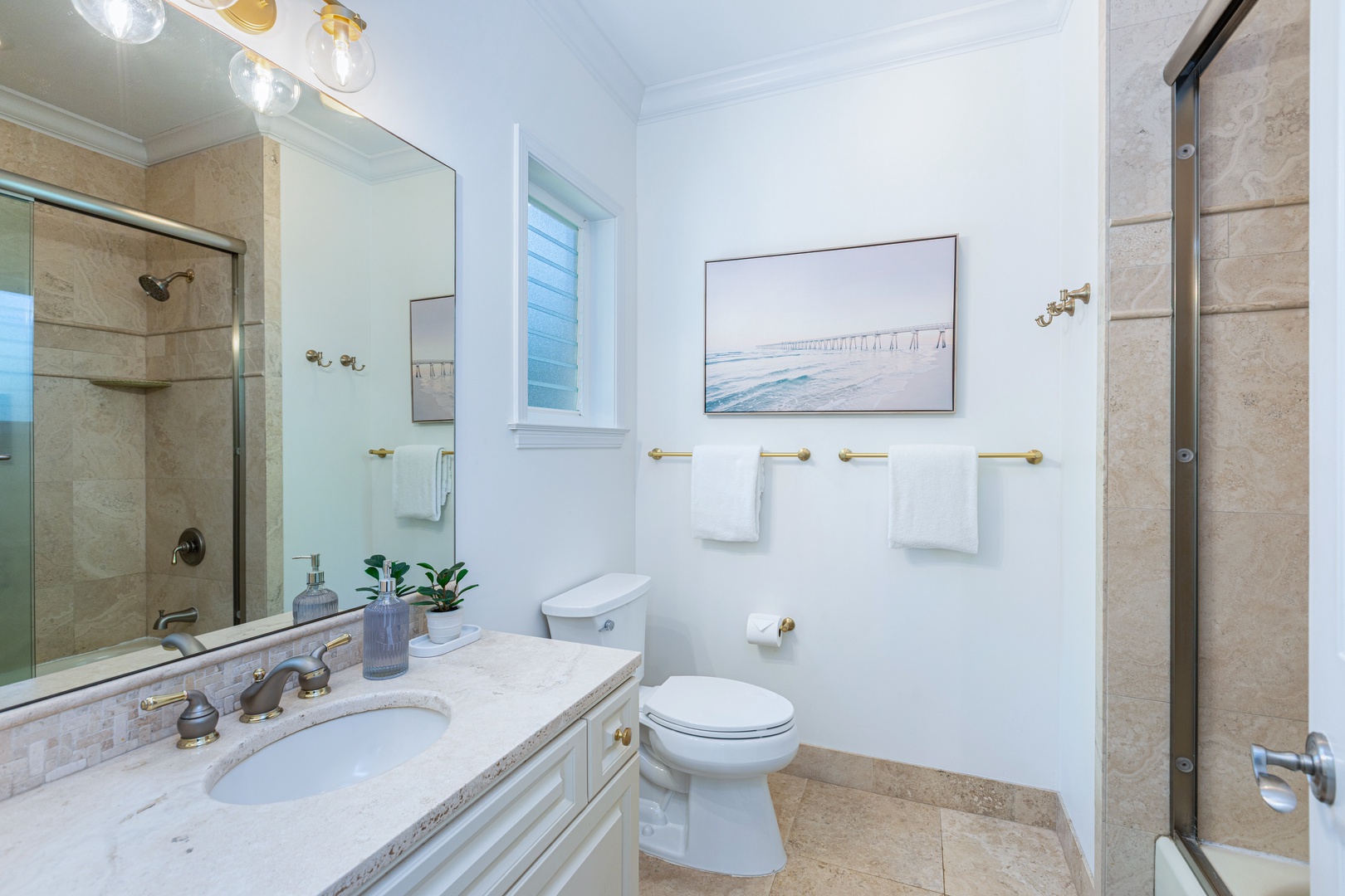 Princeville Vacation Rentals, Ohana Kamalani - Private ensuite with tub/shower combo, stylish finishes, and bright white accents.