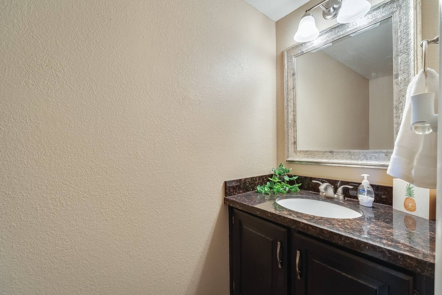 Glendale Vacation Rentals, Cahill Casa - Bathroom